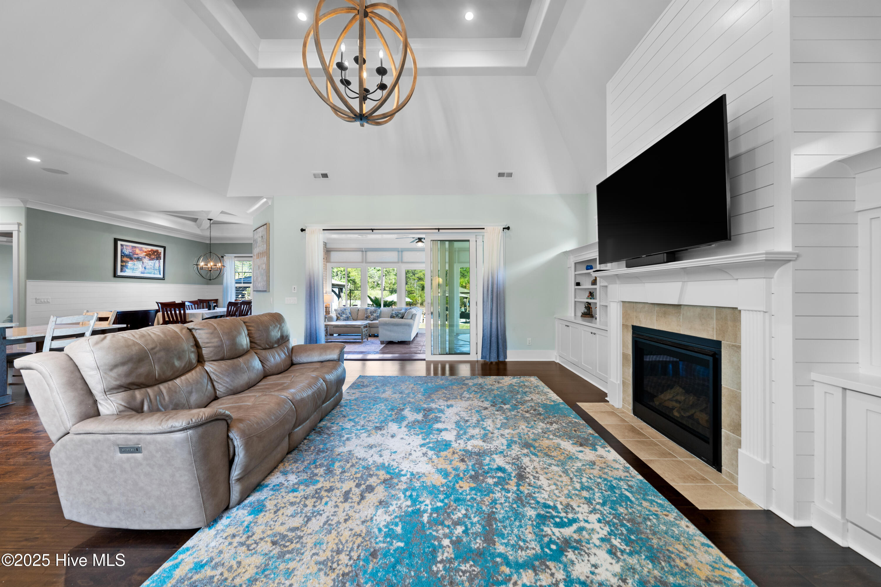 100494528 | Photo 21