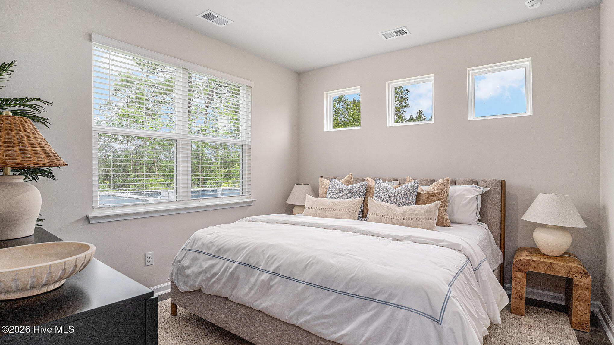 100550608 | Photo 15