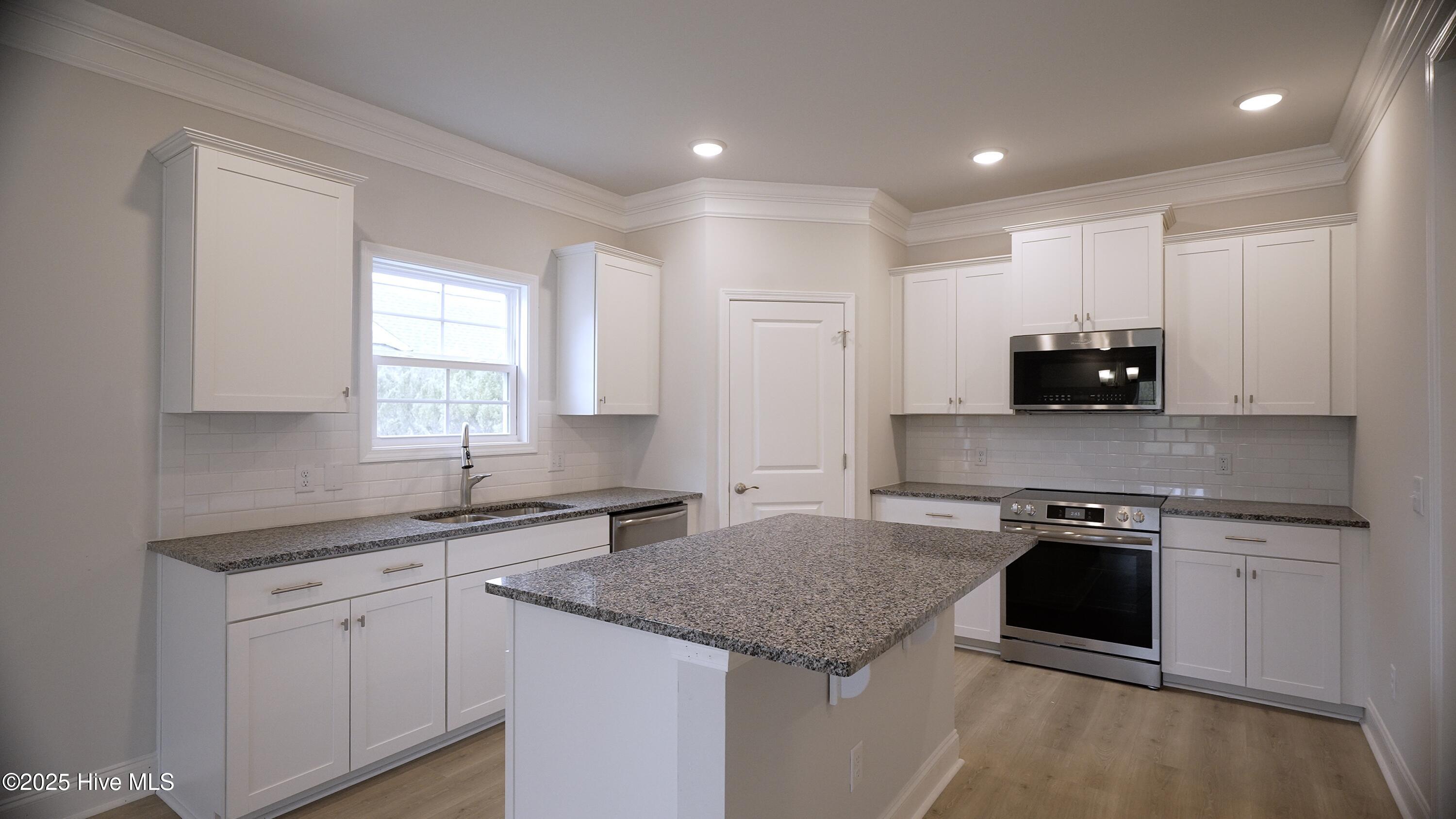 100428126 | Photo 17