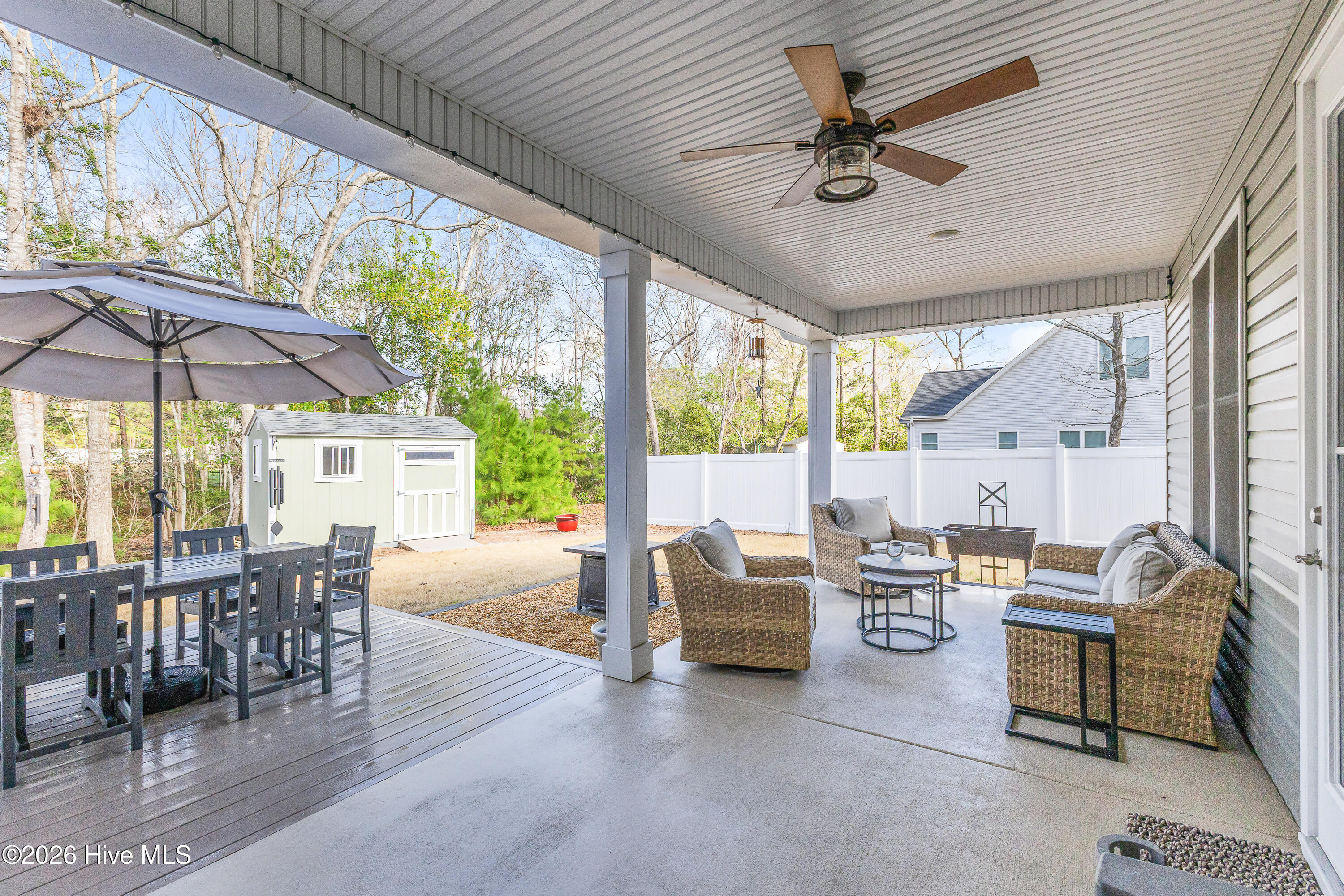 100561290 | Photo 38