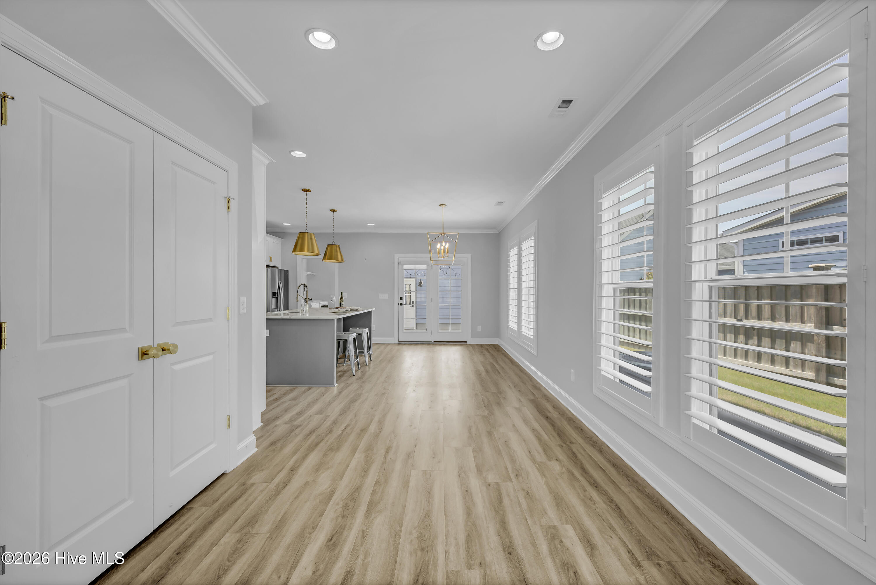 100565697 | Photo 12