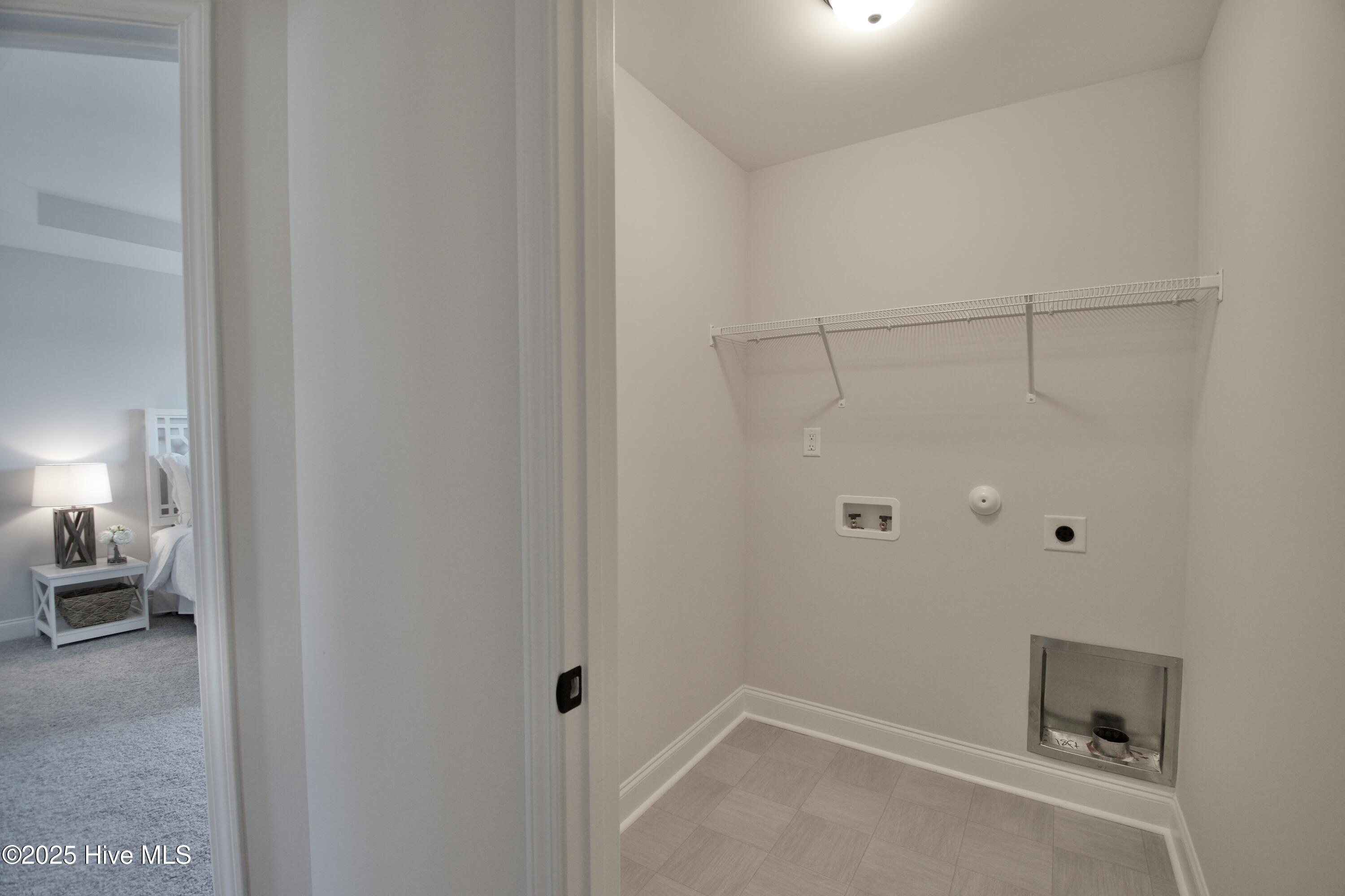 100489344 | Photo 48