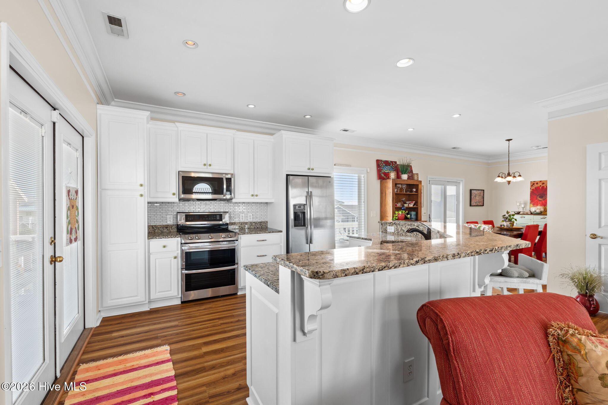 100561633 | Photo 12