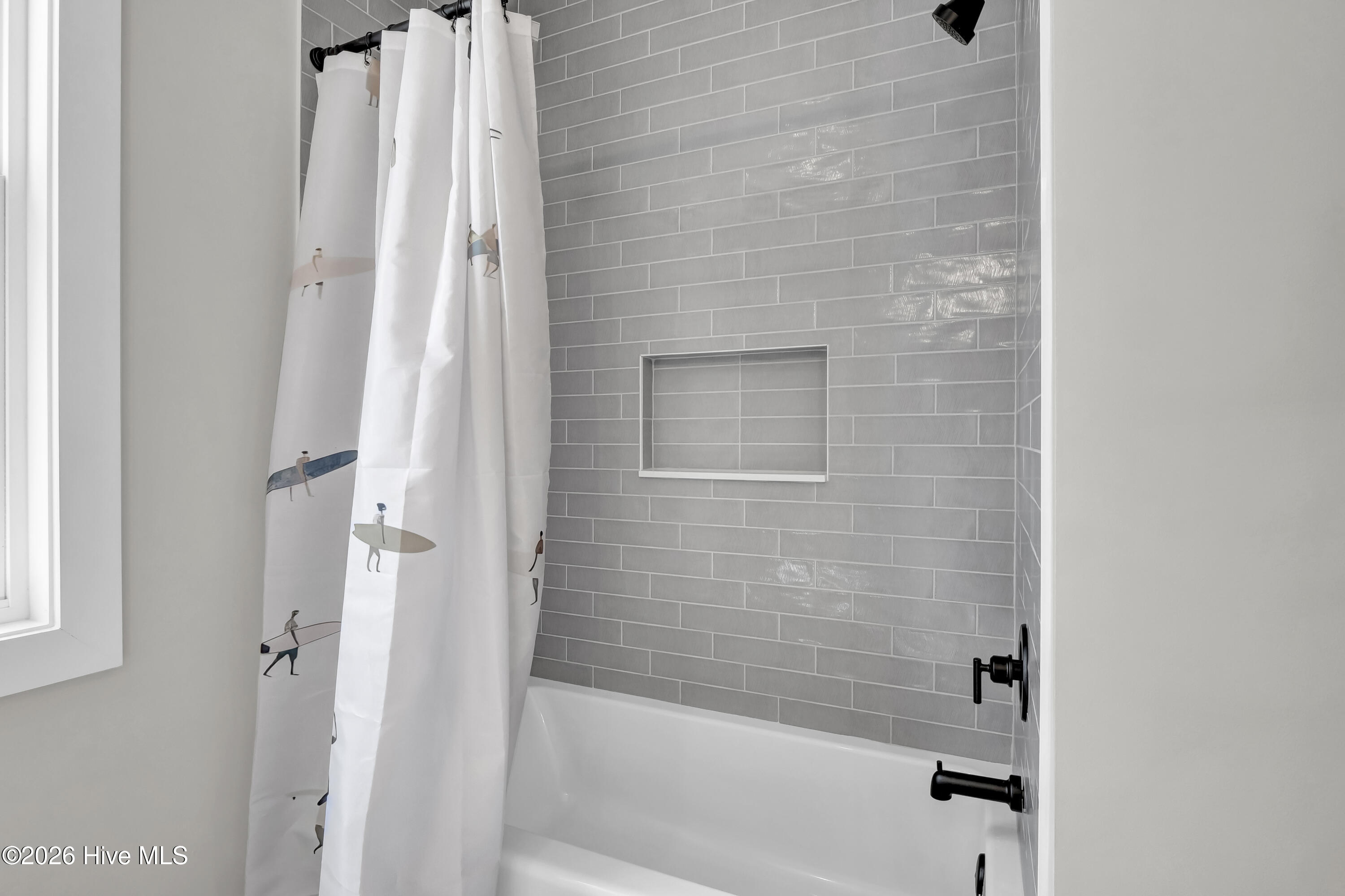 100567892 | Photo 36