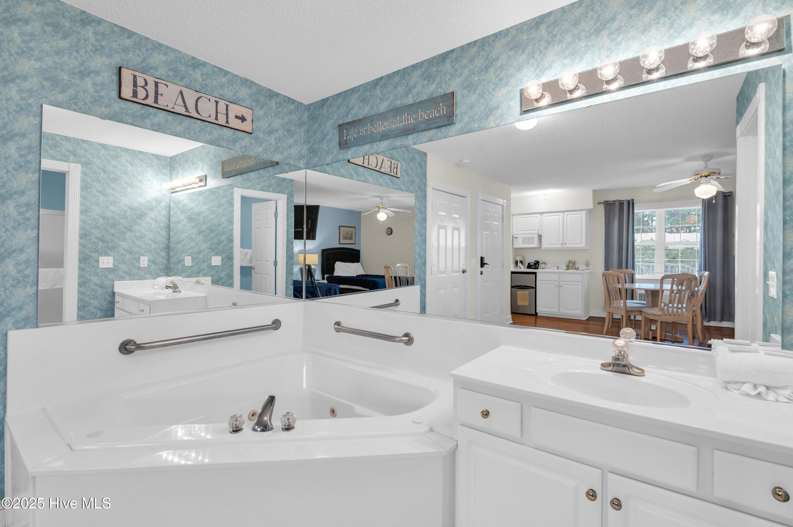 100525155 | Photo 27