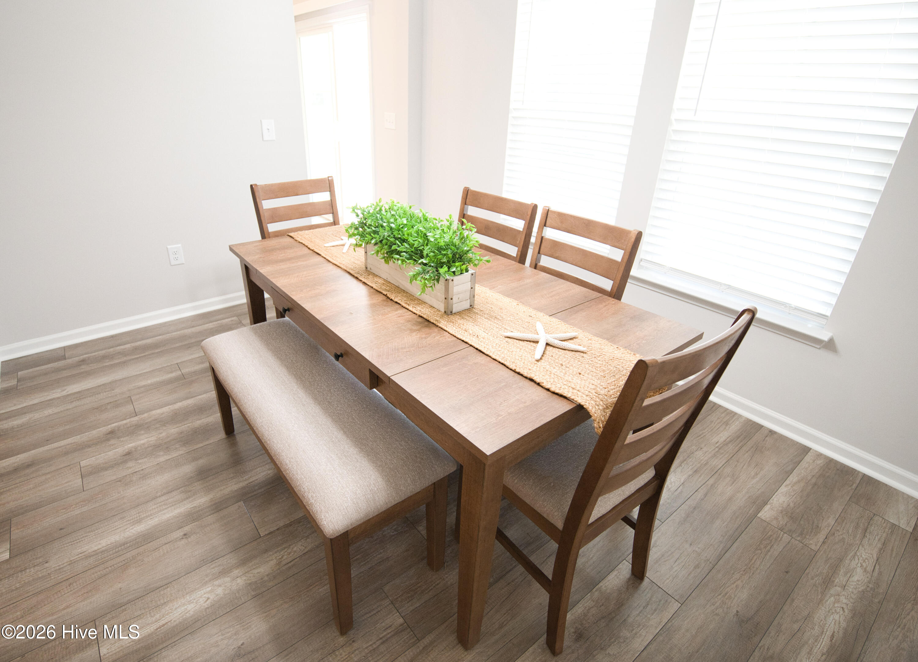 100559386 | Photo 23