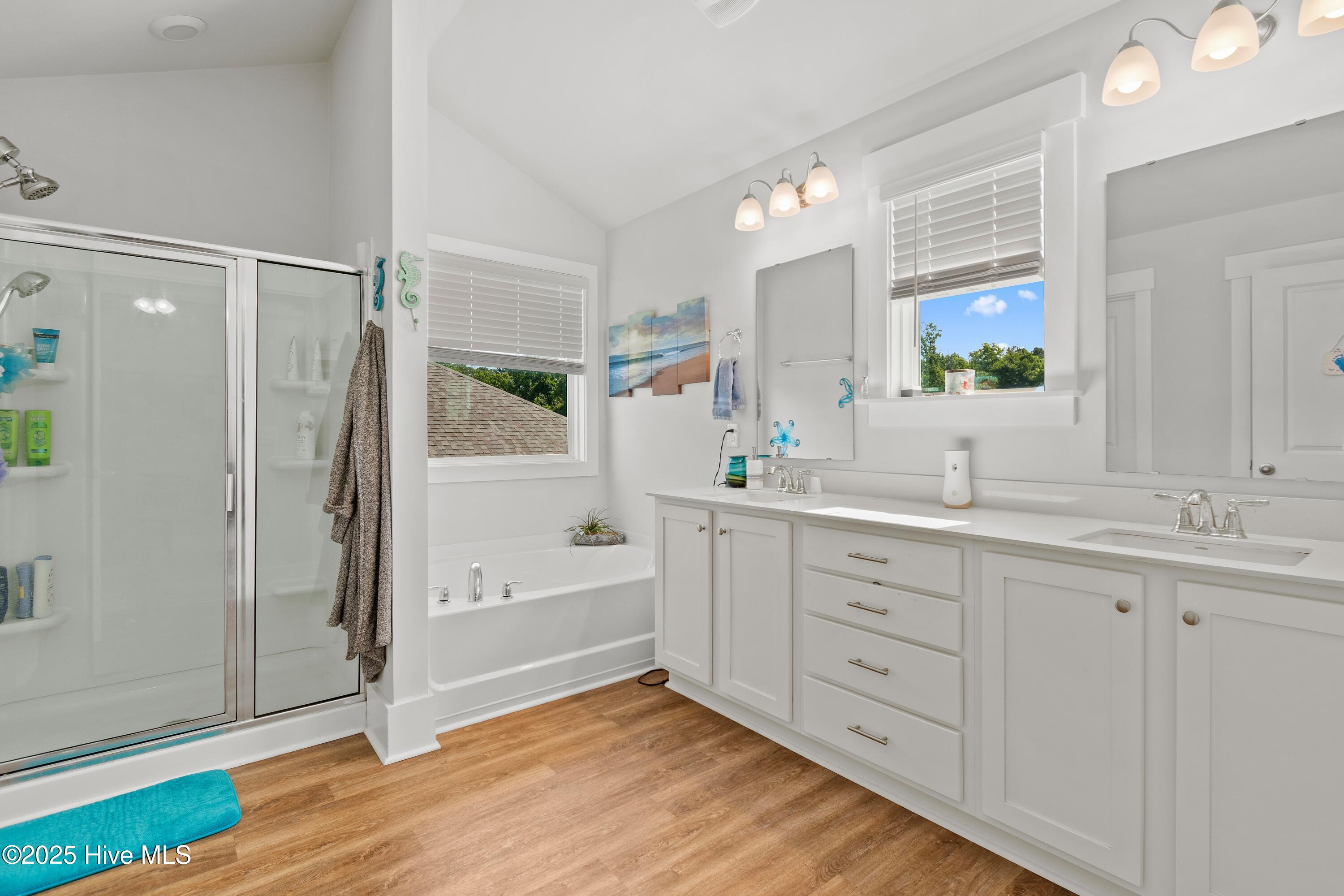 100497017 | Photo 18