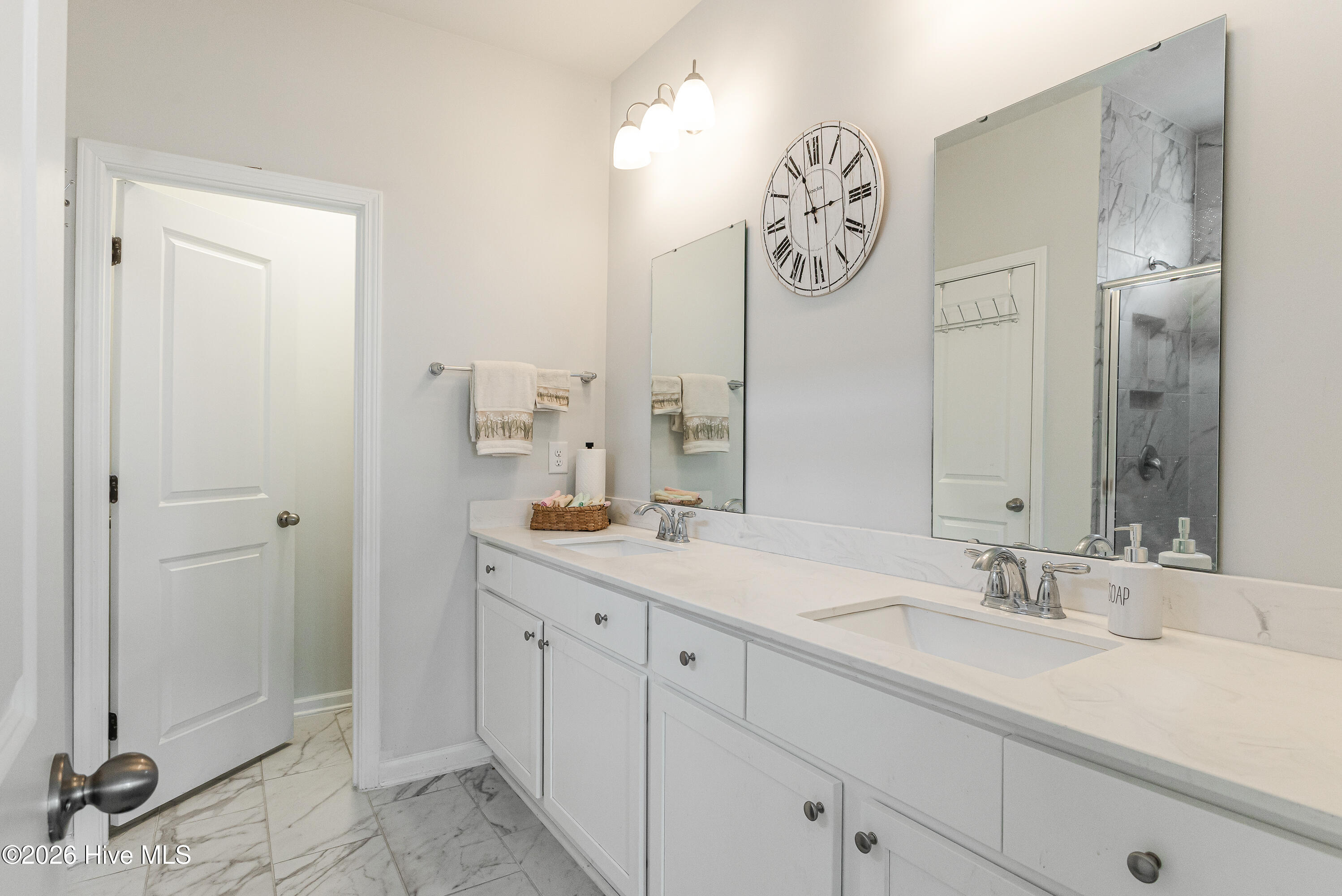 100564699 | Photo 25