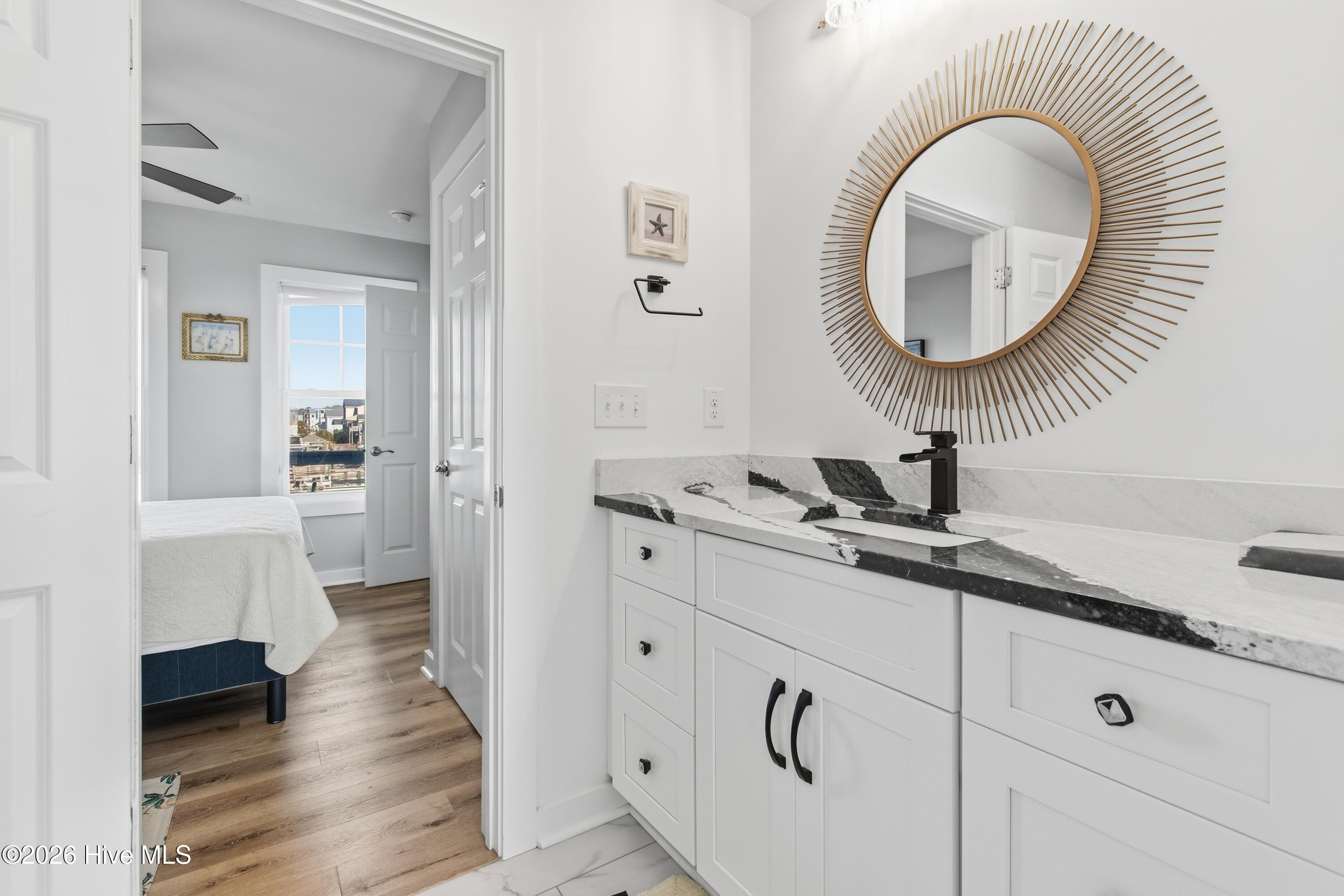 100547553 | Photo 22