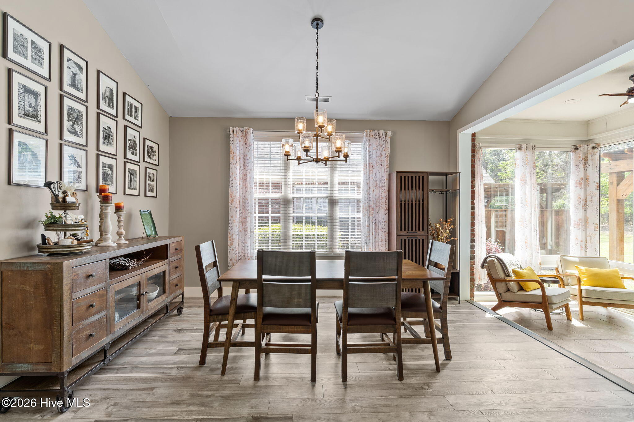 100562744 | Photo 25