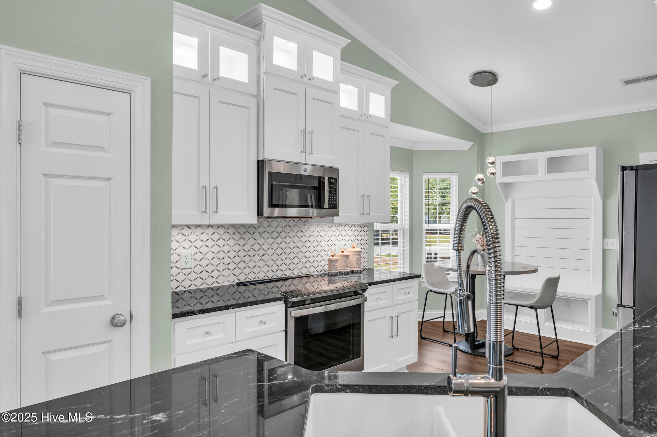 100540826 | Photo 12