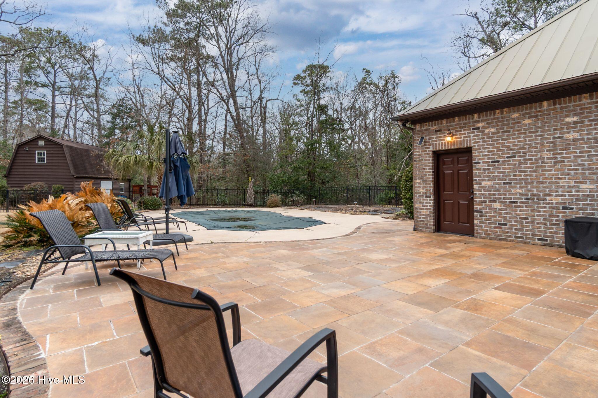 100556327 | Photo 54