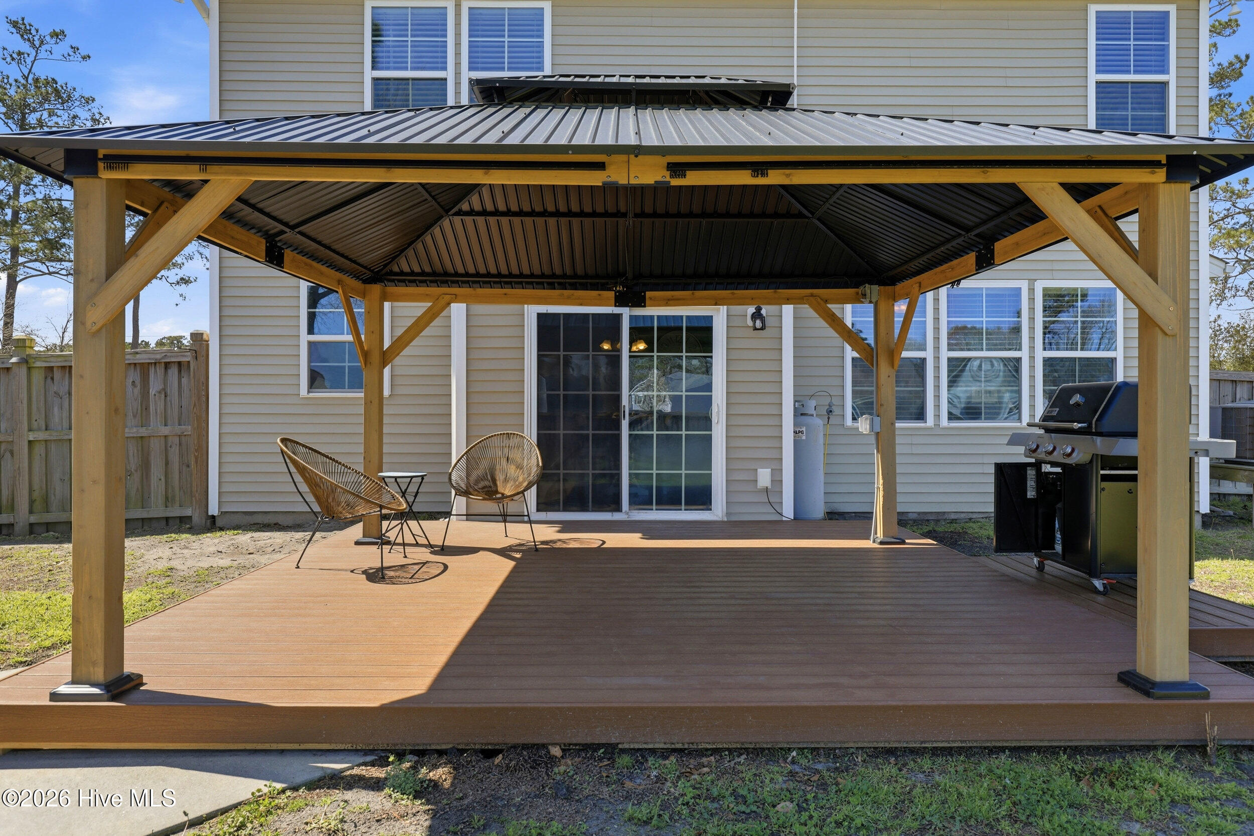 100561174 | Photo 44