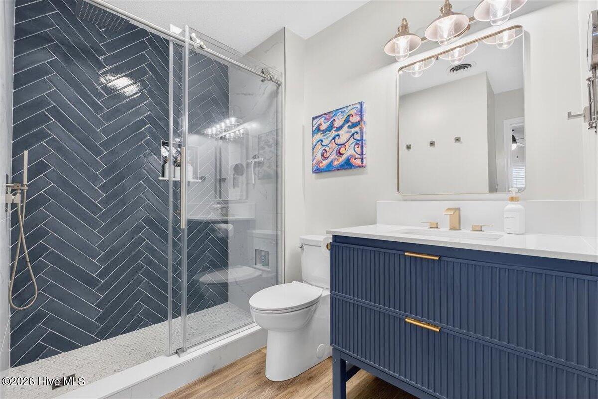 100549270 | Photo 38