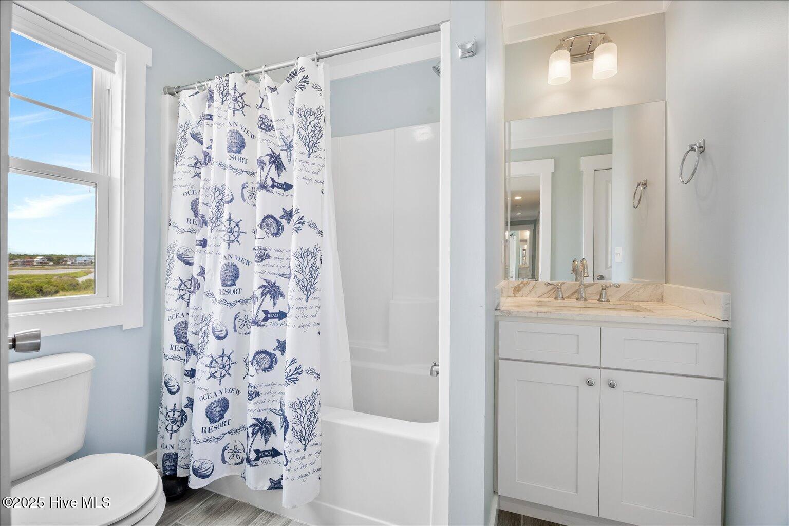 100528040 | Photo 24