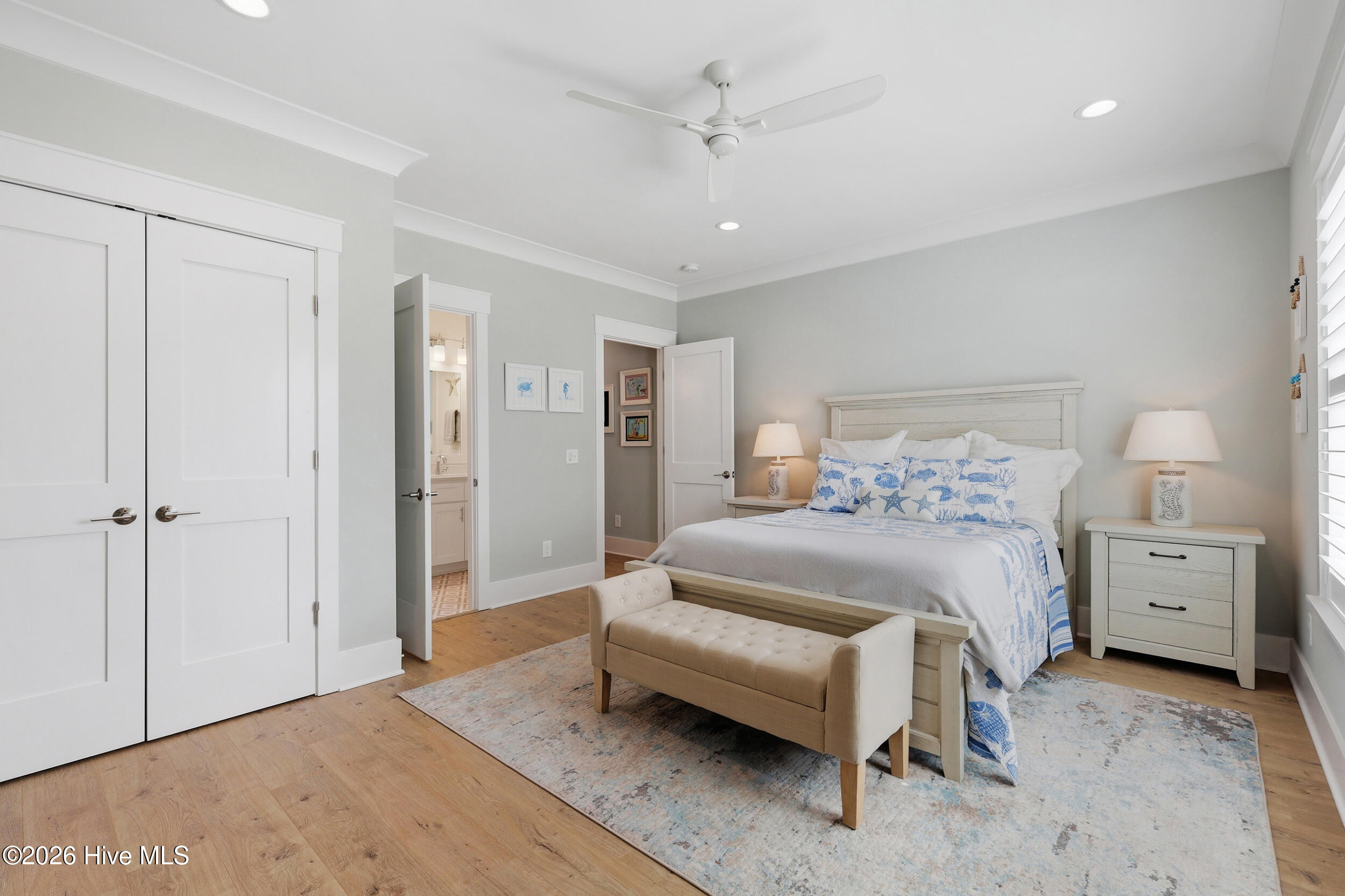 100558657 | Photo 45