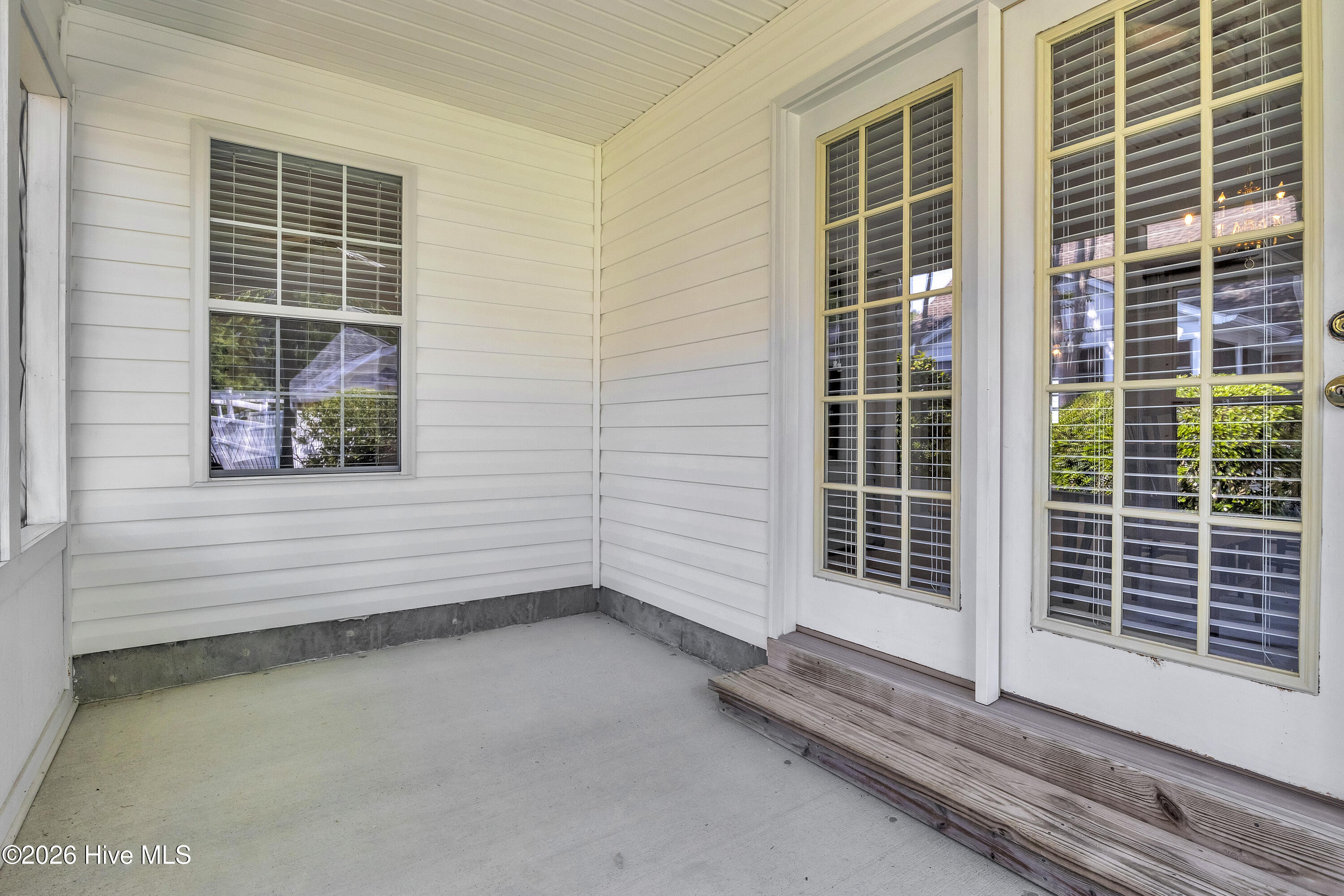 100567649 | Photo 38