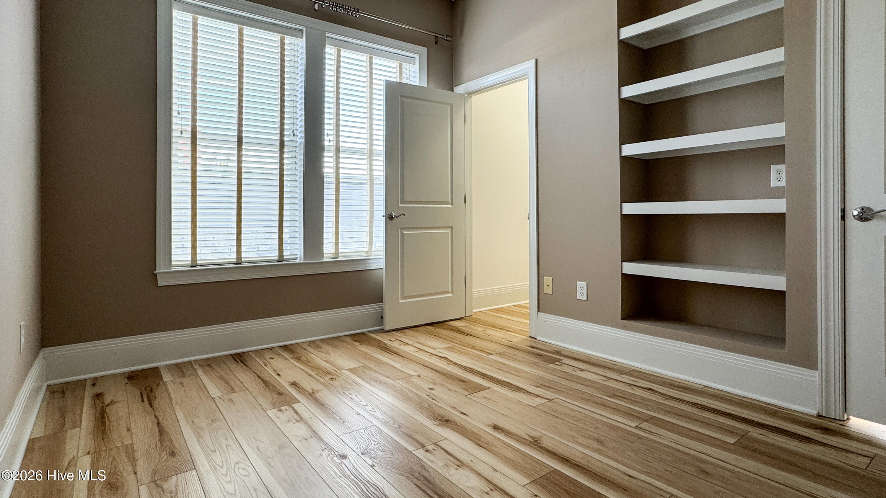 100559977 | Photo 17