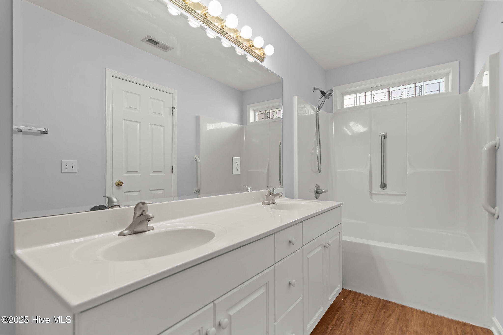 100529967 | Photo 27