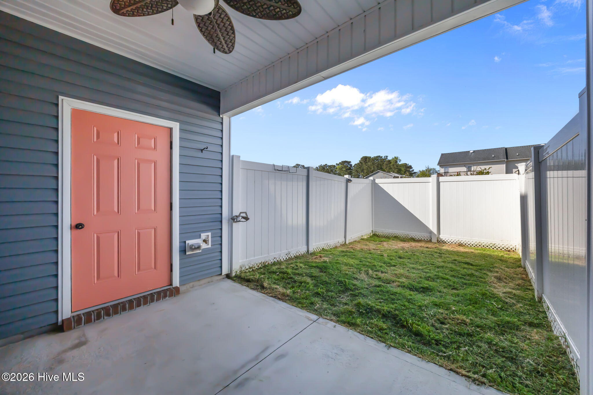 100566245 | Photo 24