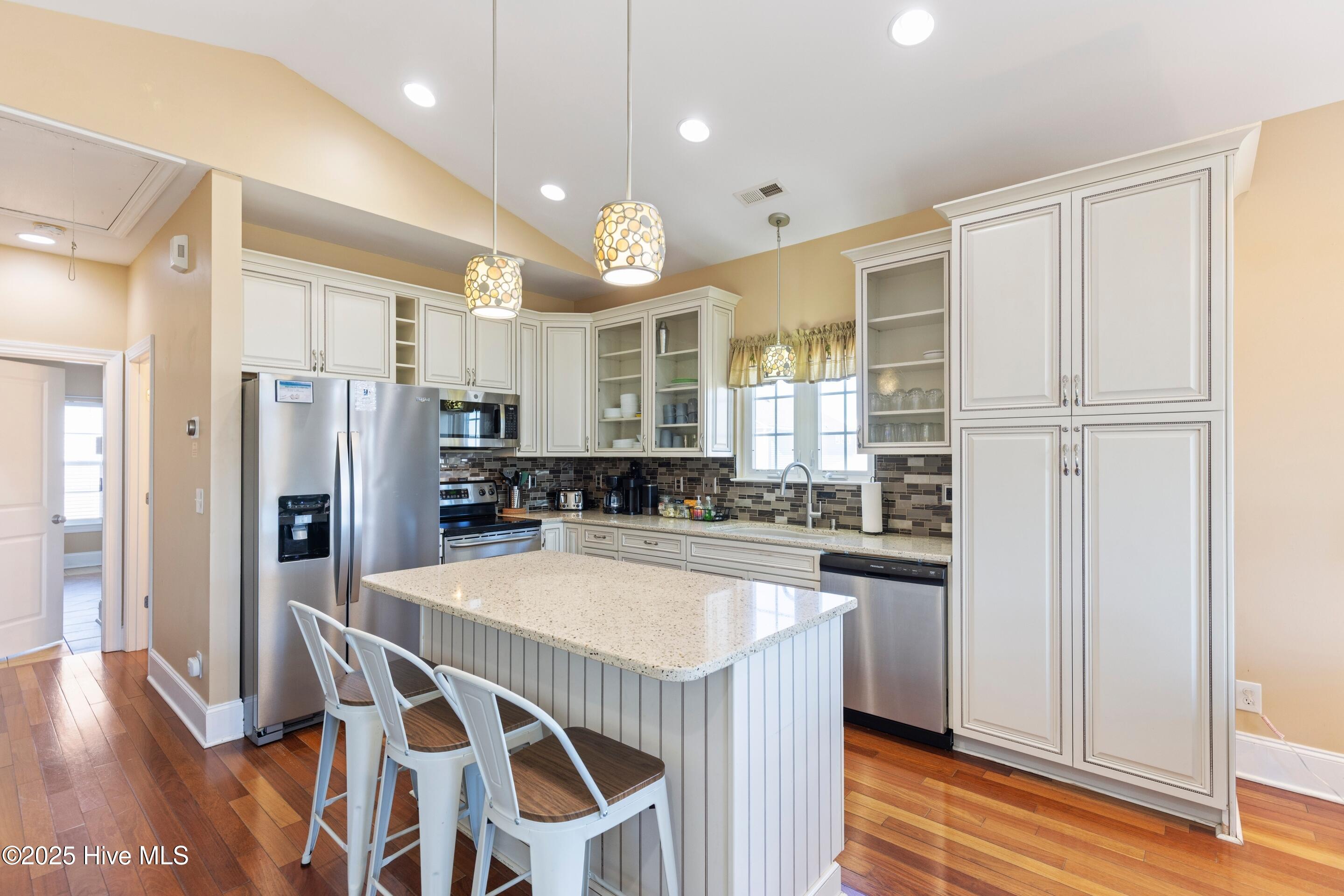 100546676 | Photo 17