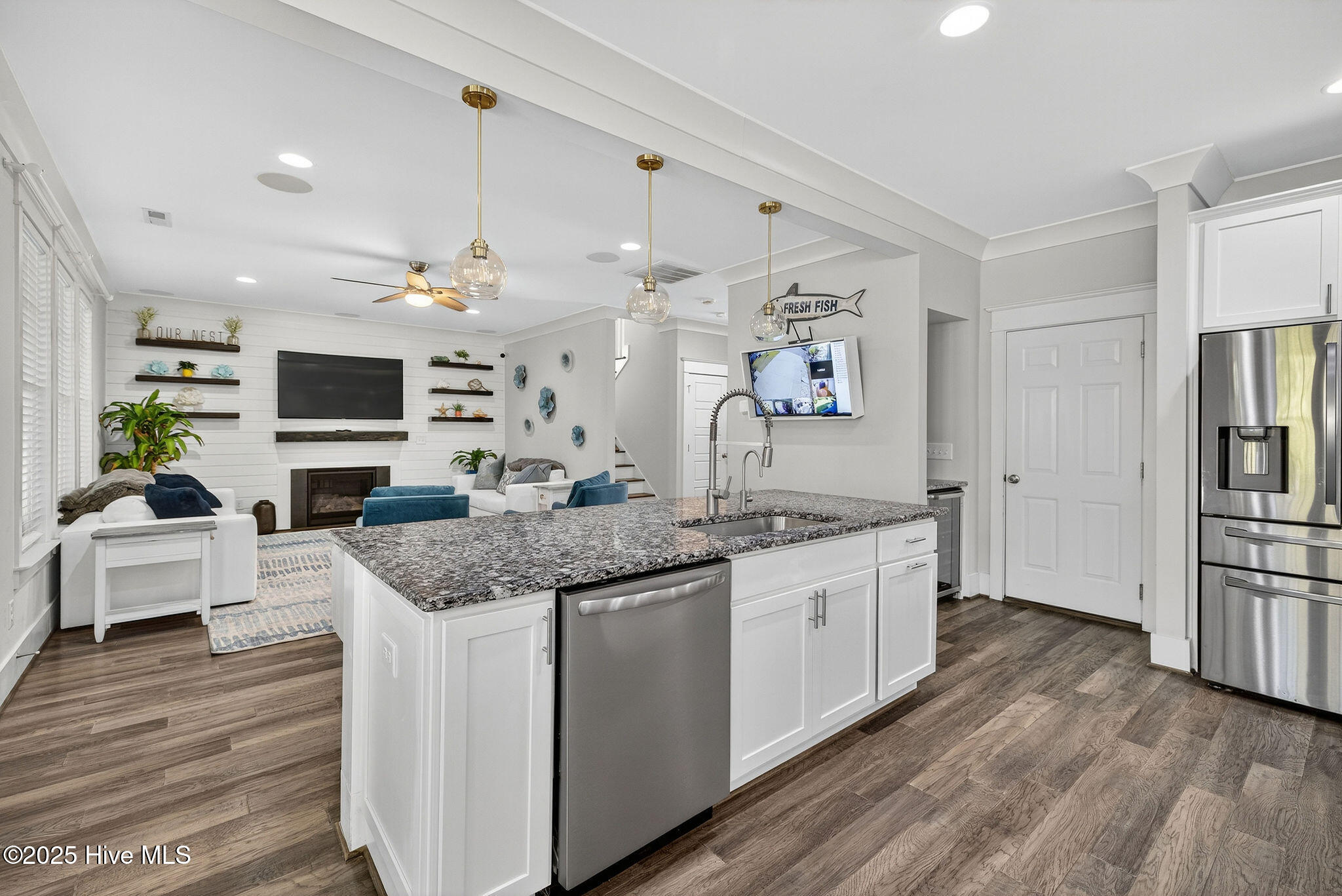 100540063 | Photo 19