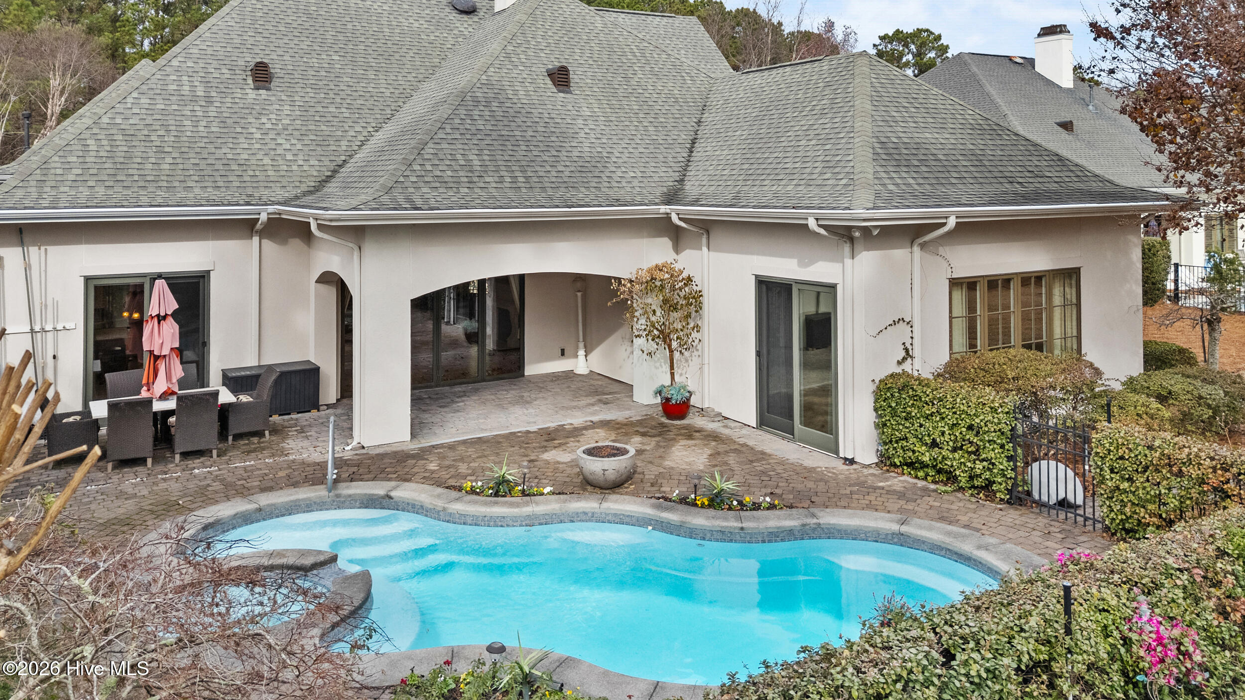 100547162 | Photo 53