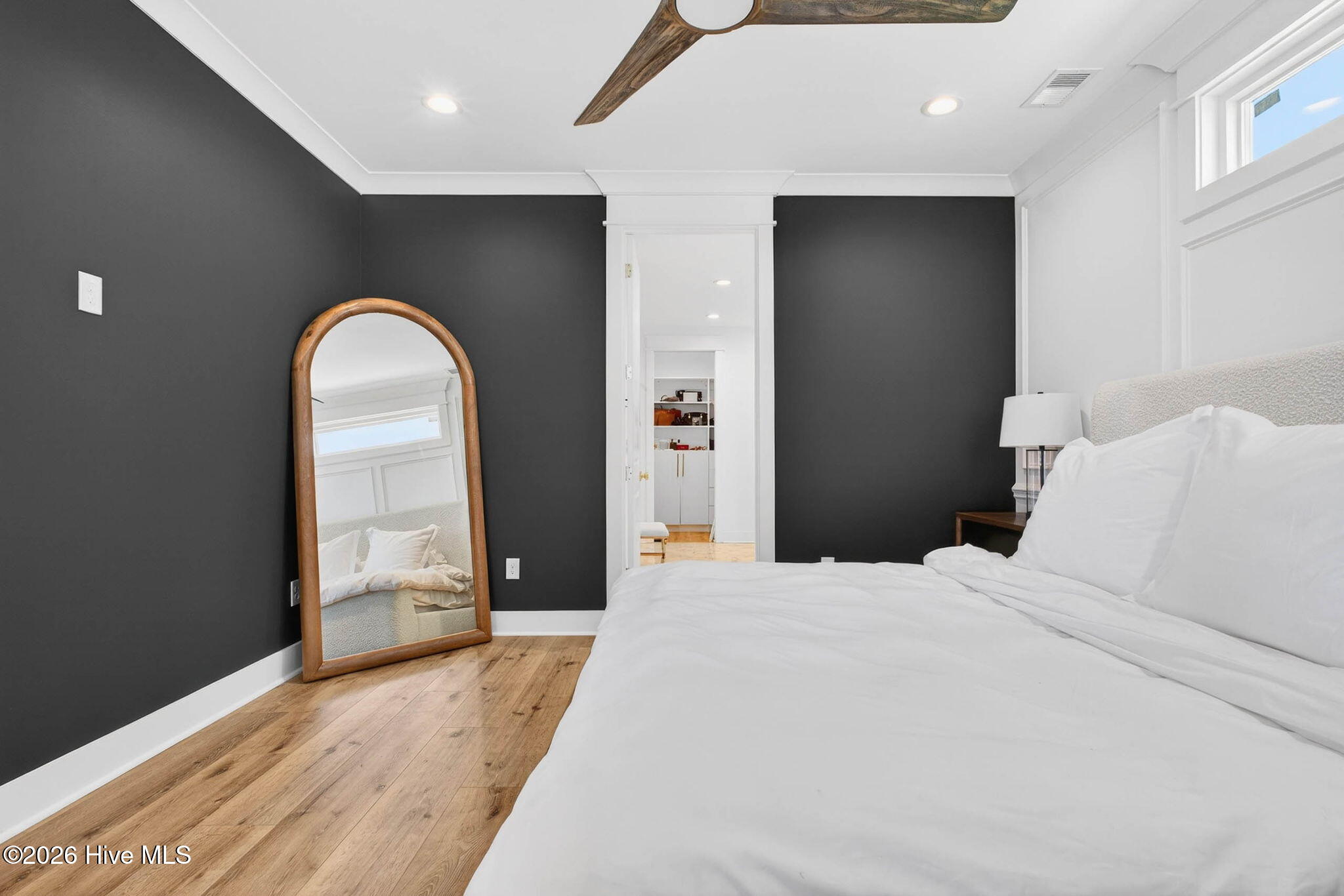 100560531 | Photo 12