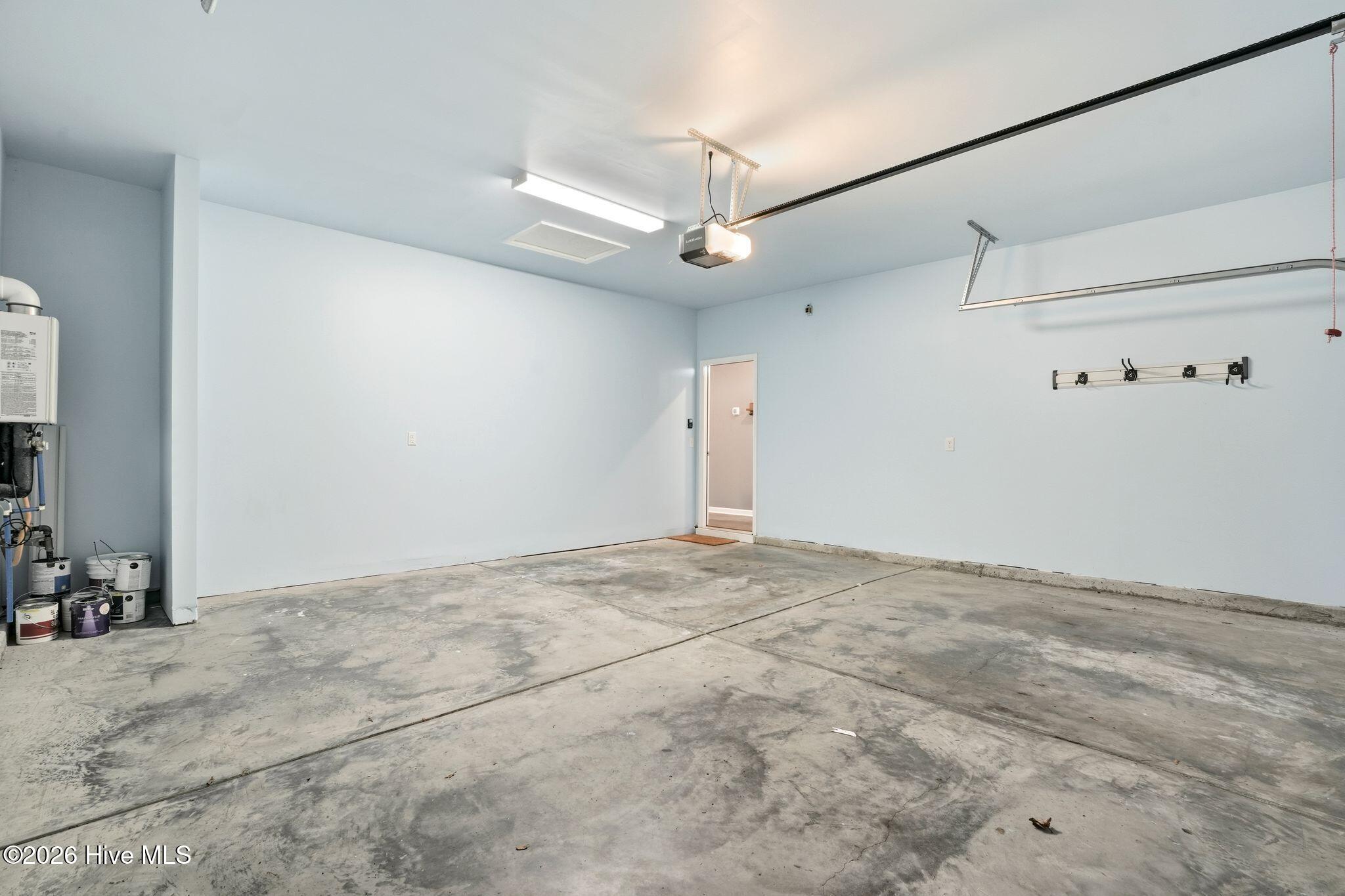 100562900 | Photo 31