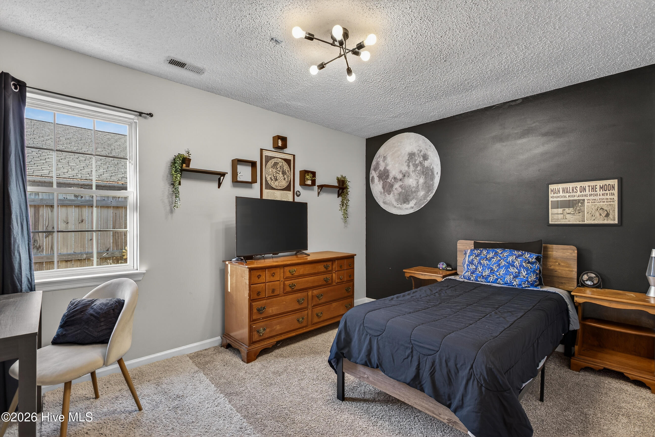 100557845 | Photo 14