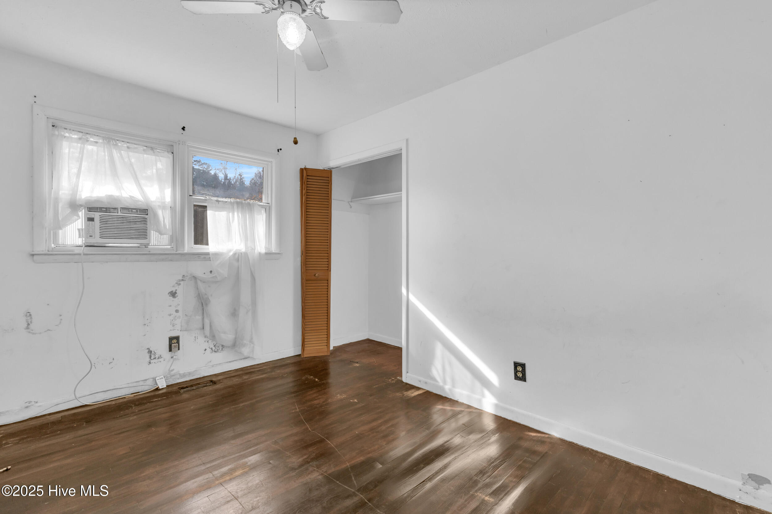 100543256 | Photo 27