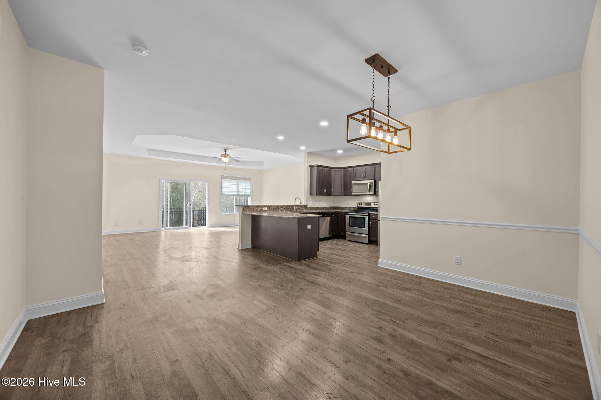 100556158 | Photo 18