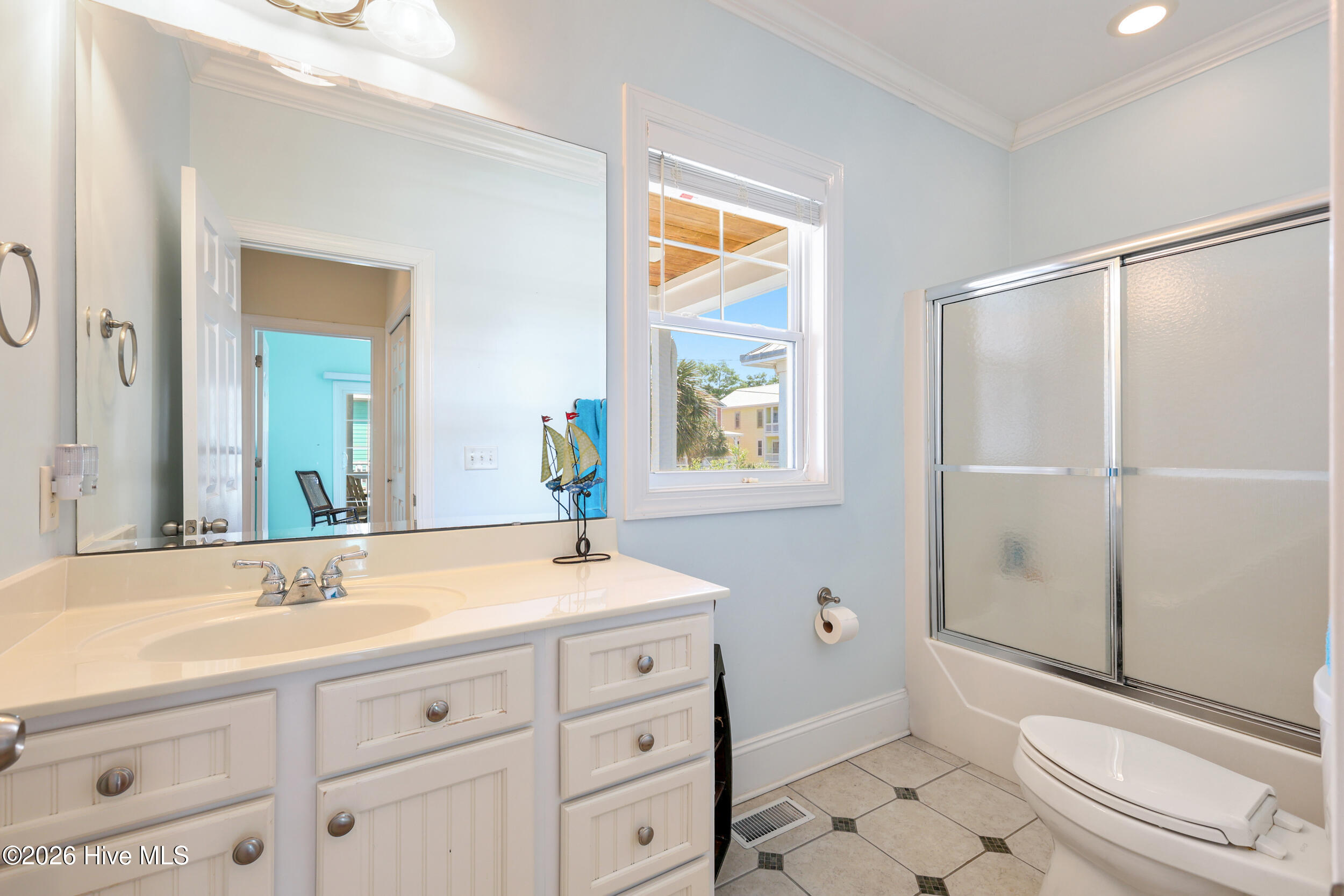 100568478 | Photo 21