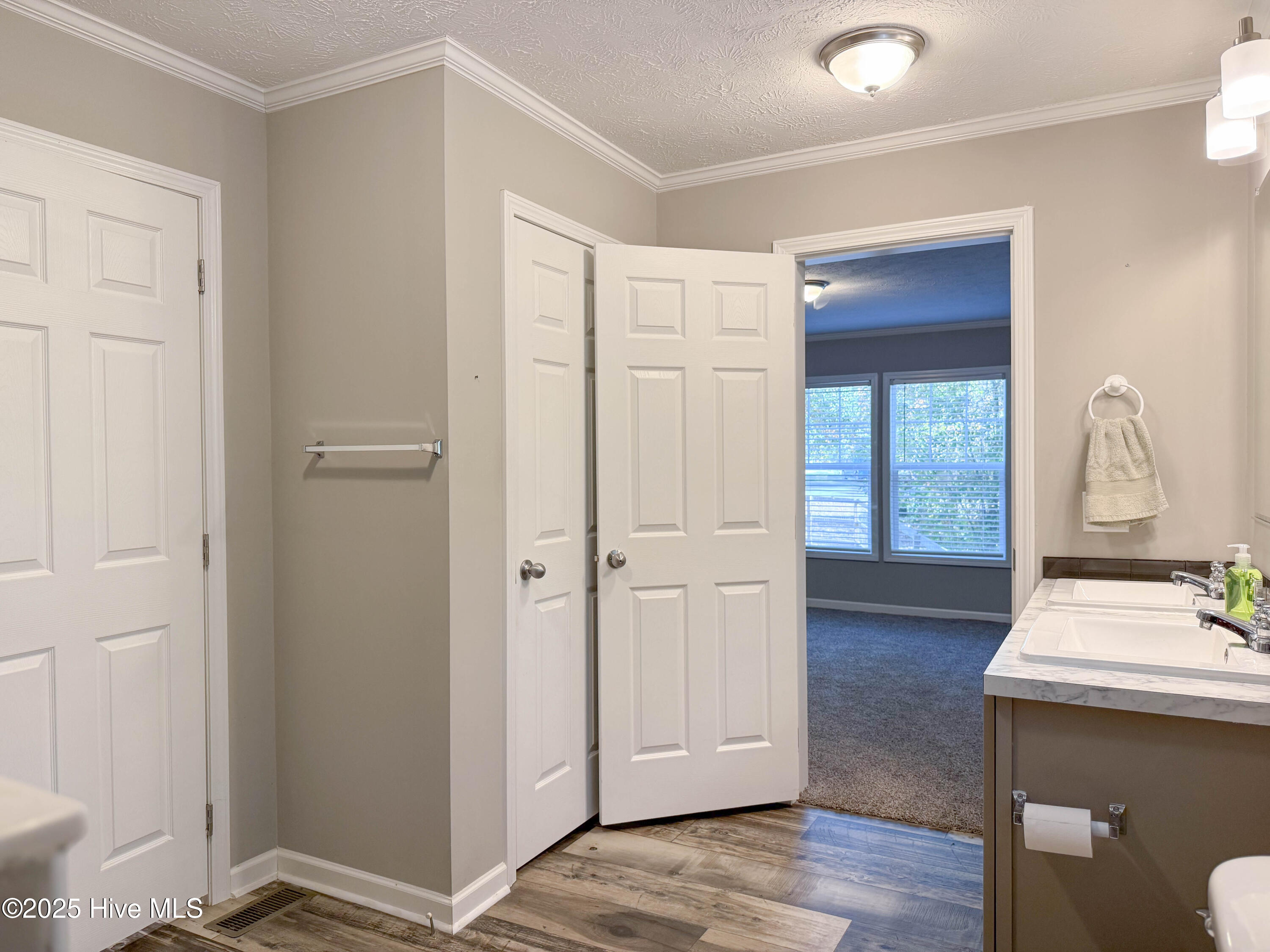 100540094 | Photo 39