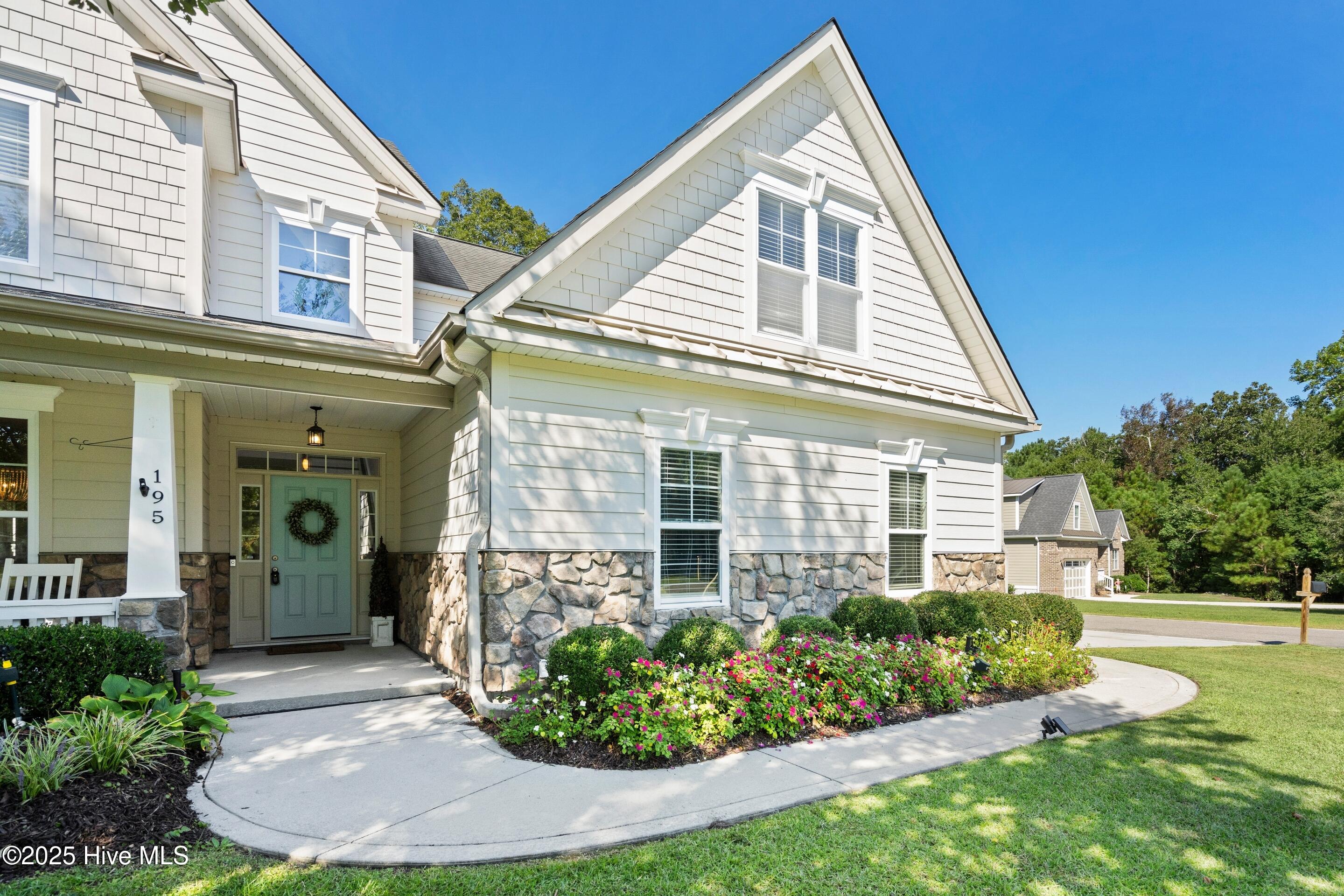 100529495 | Photo 61