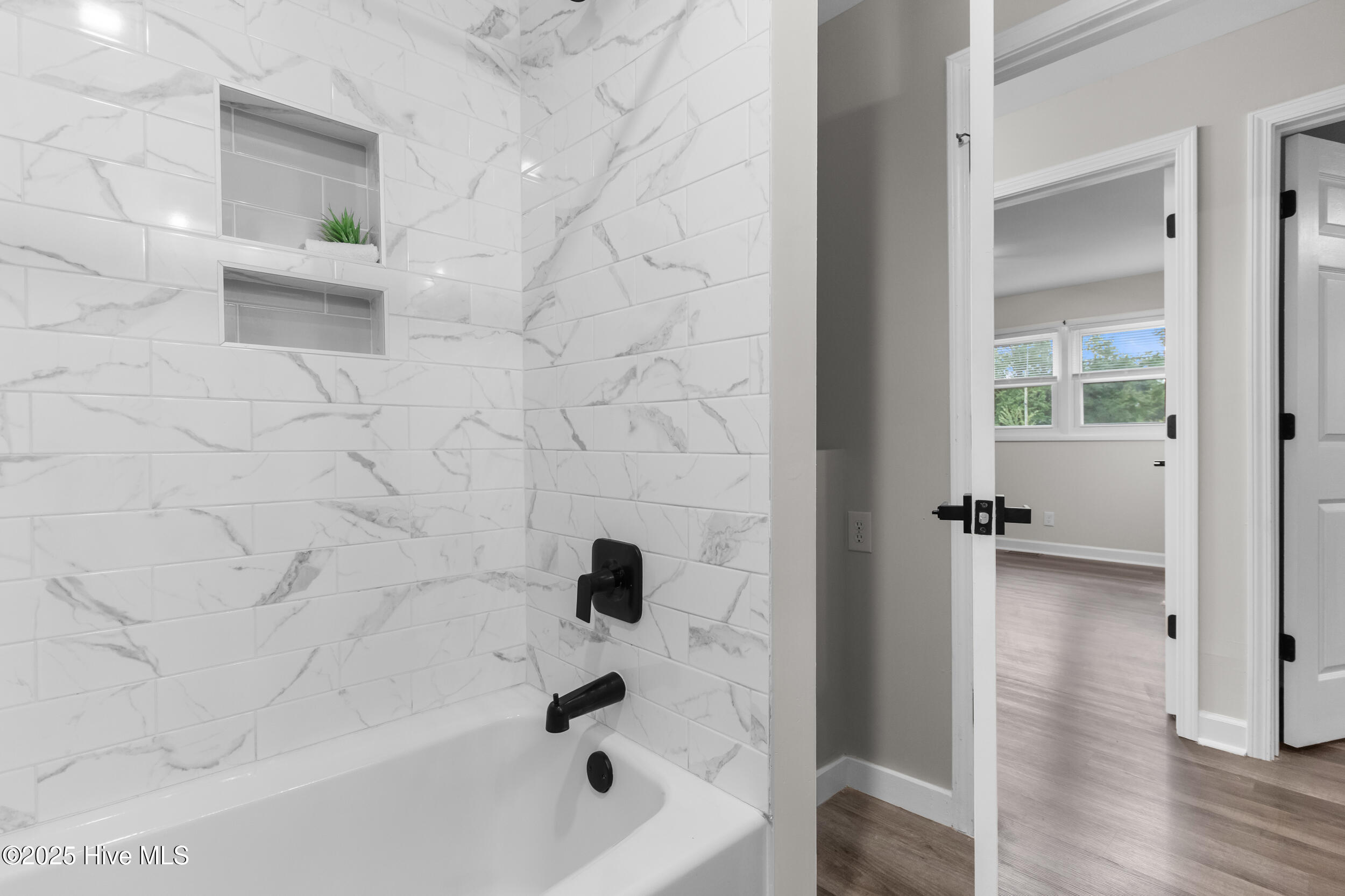 100534171 | Photo 12