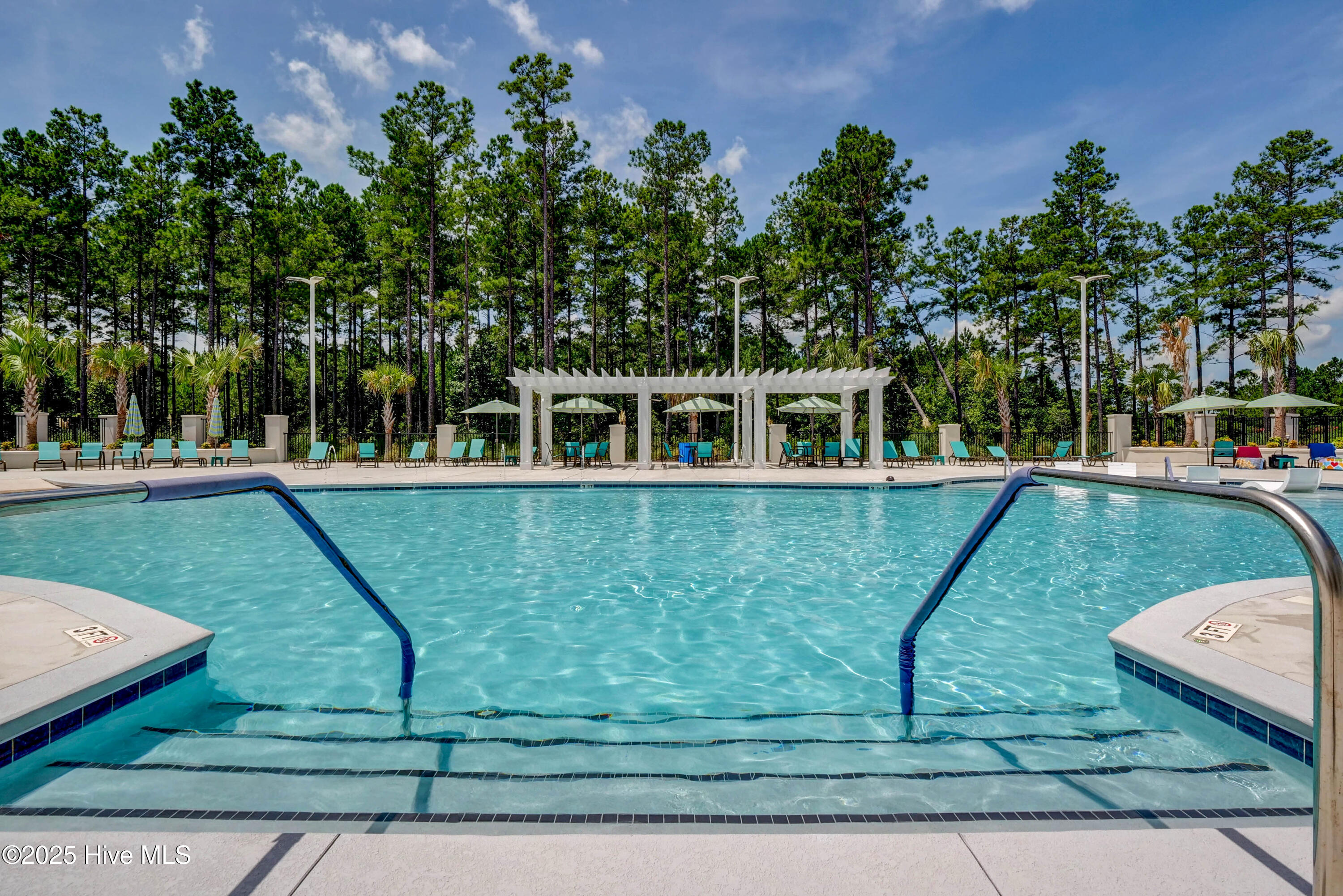 100537444 | Photo 37