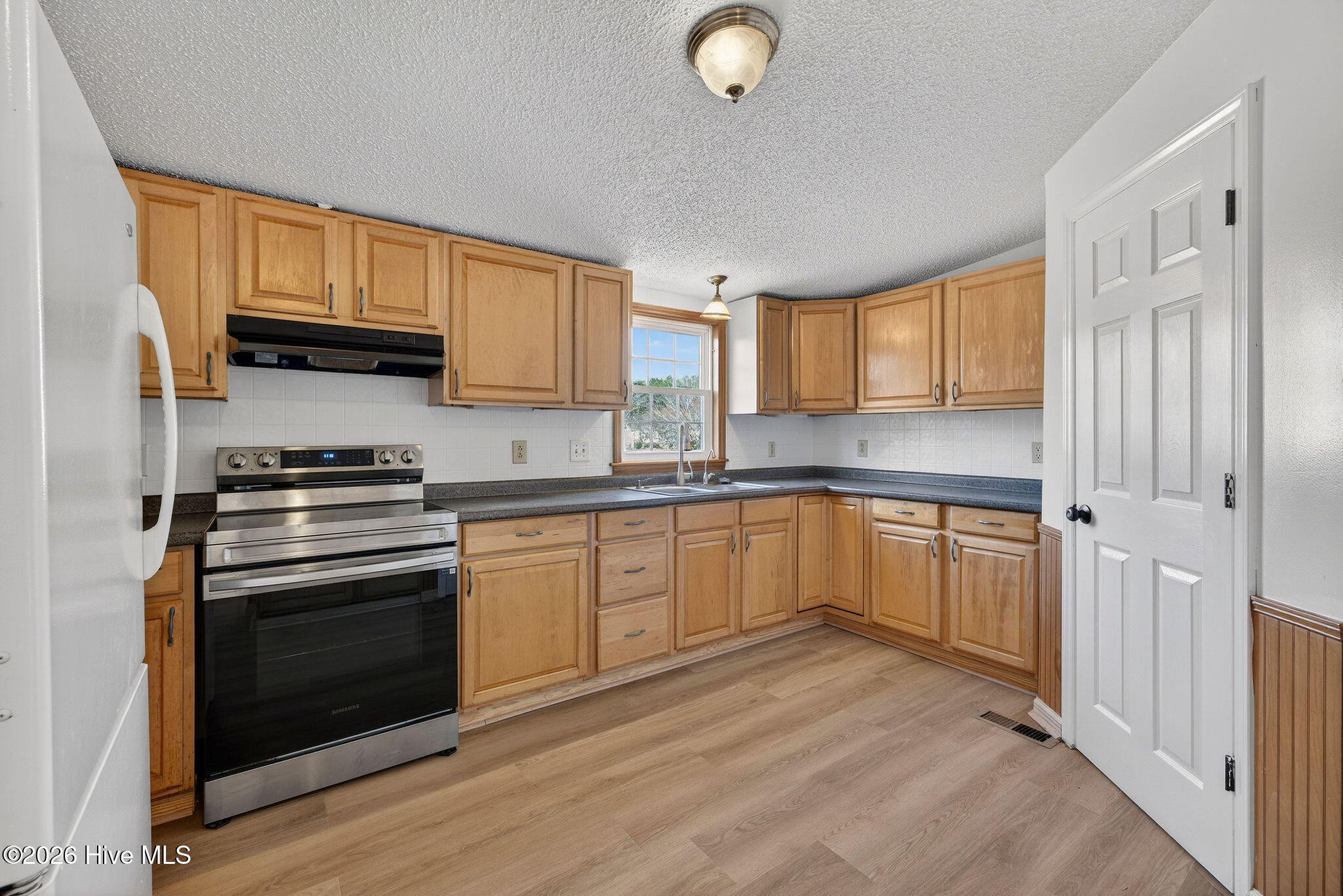 100548373 | Photo 10