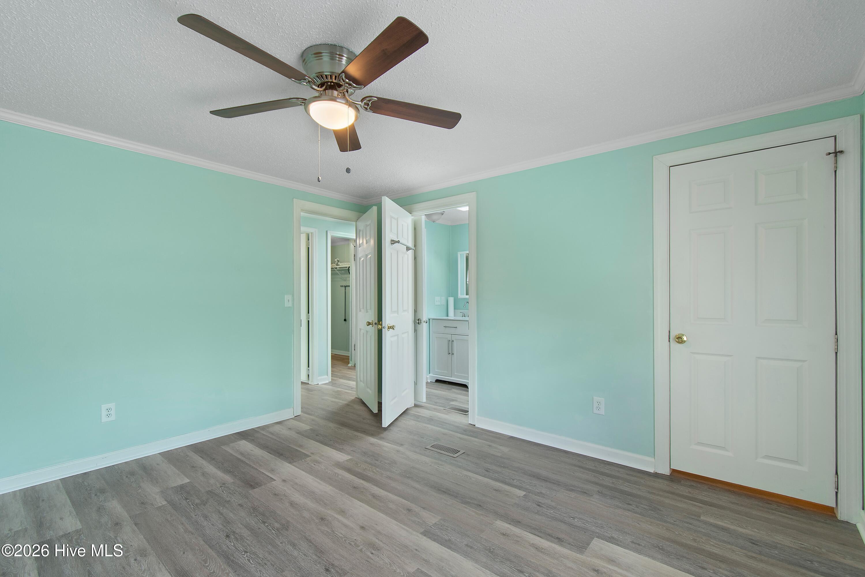 100566223 | Photo 41