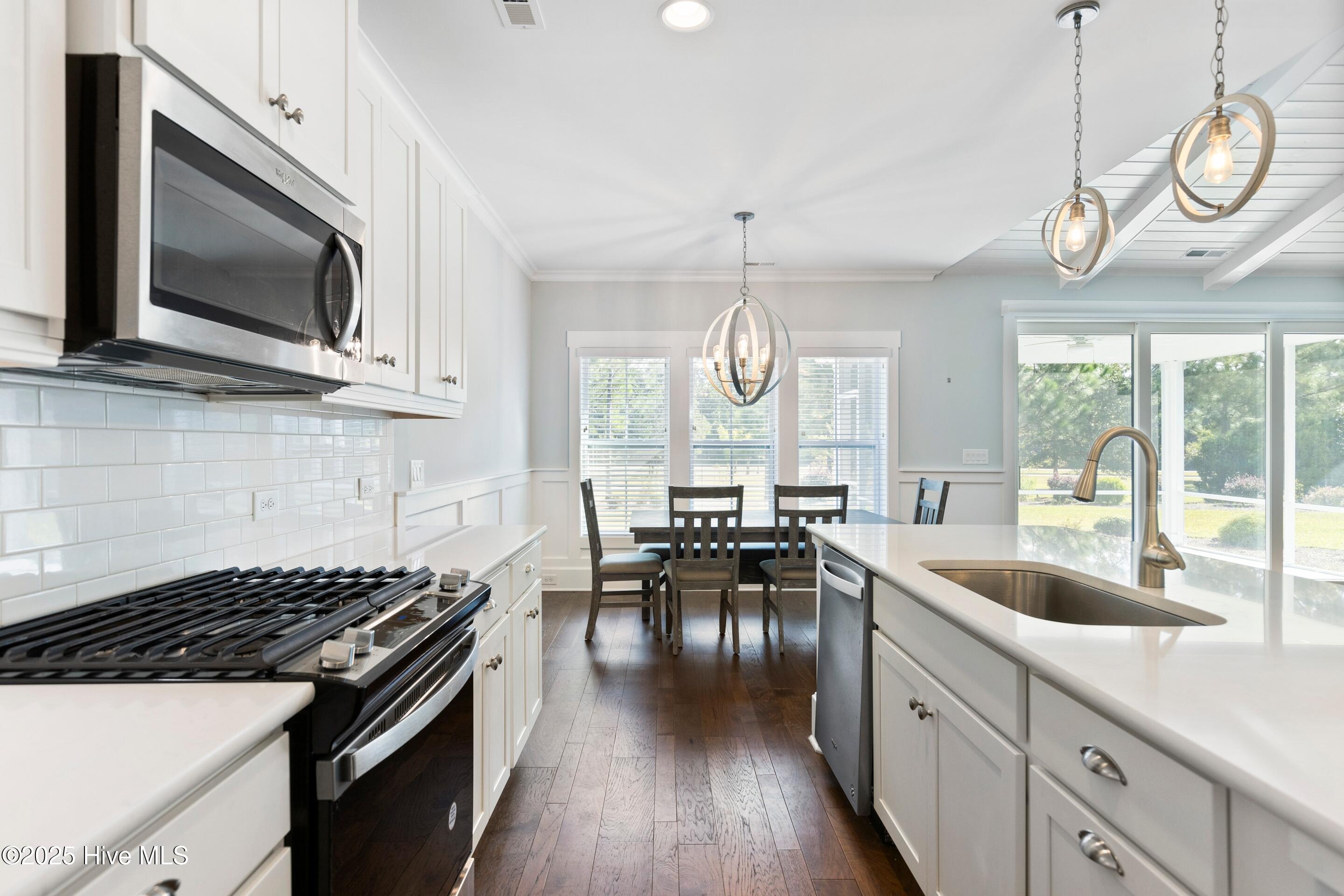 100531261 | Photo 23