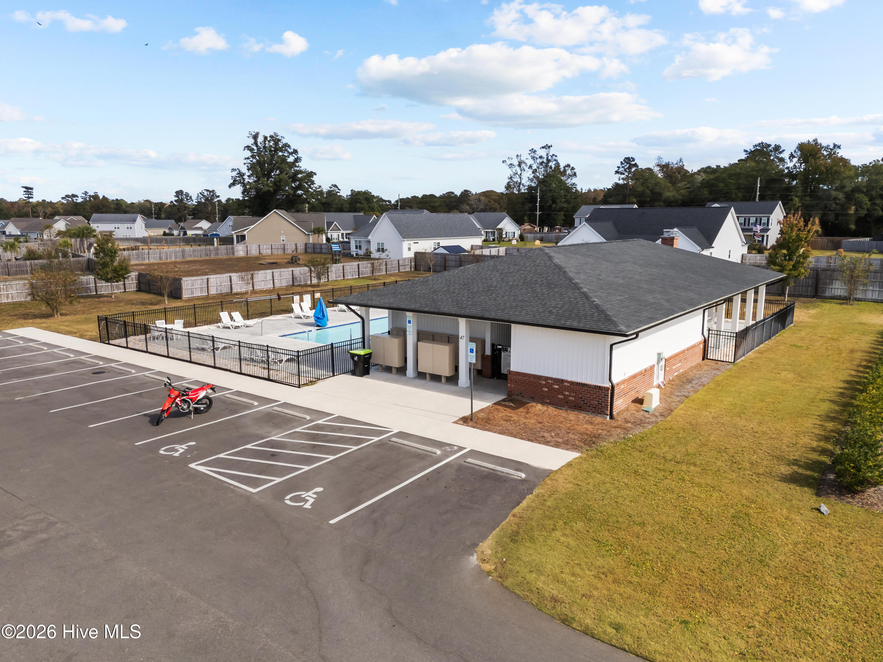 100558156 | Photo 55