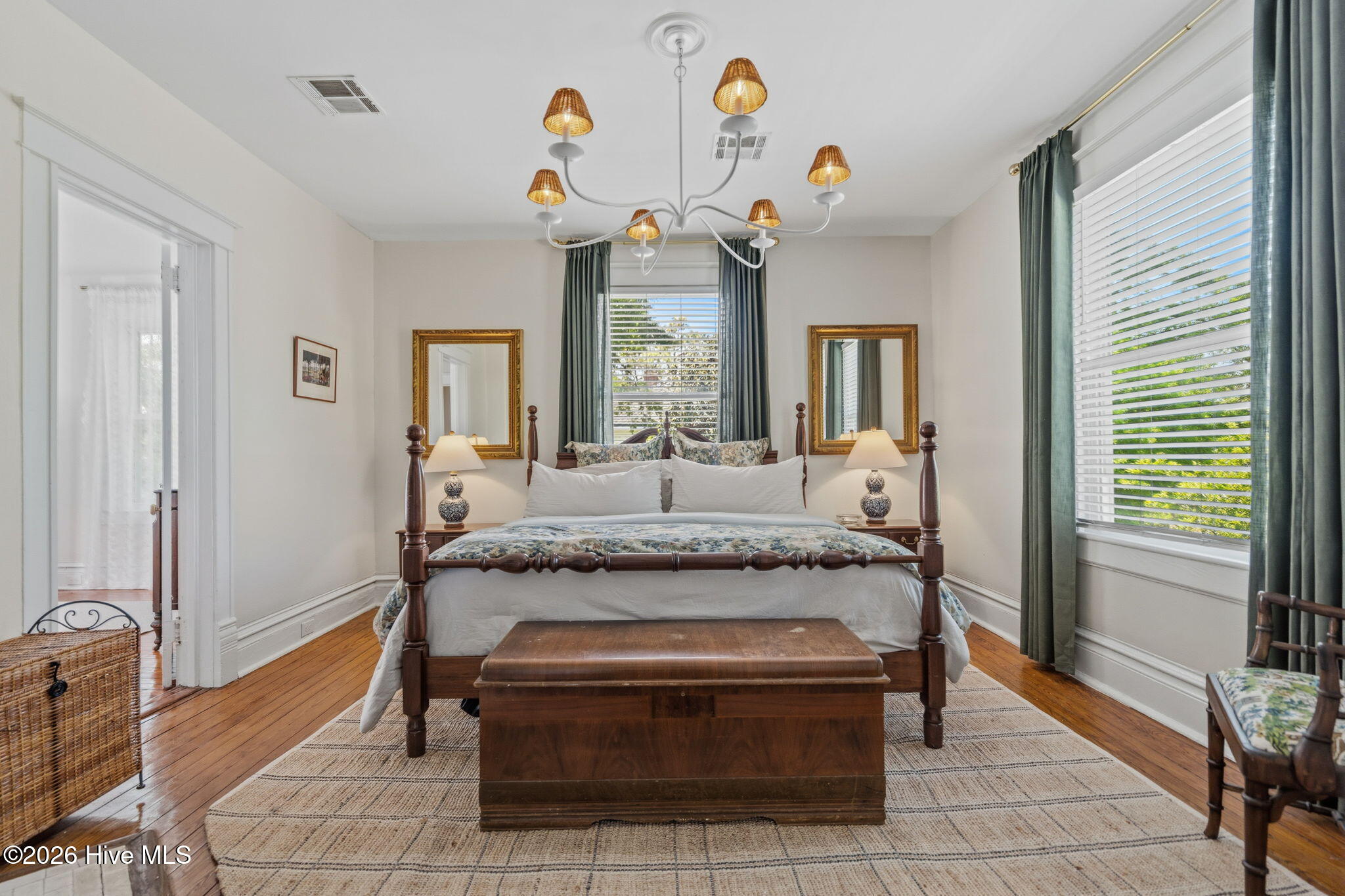 100566277 | Photo 19