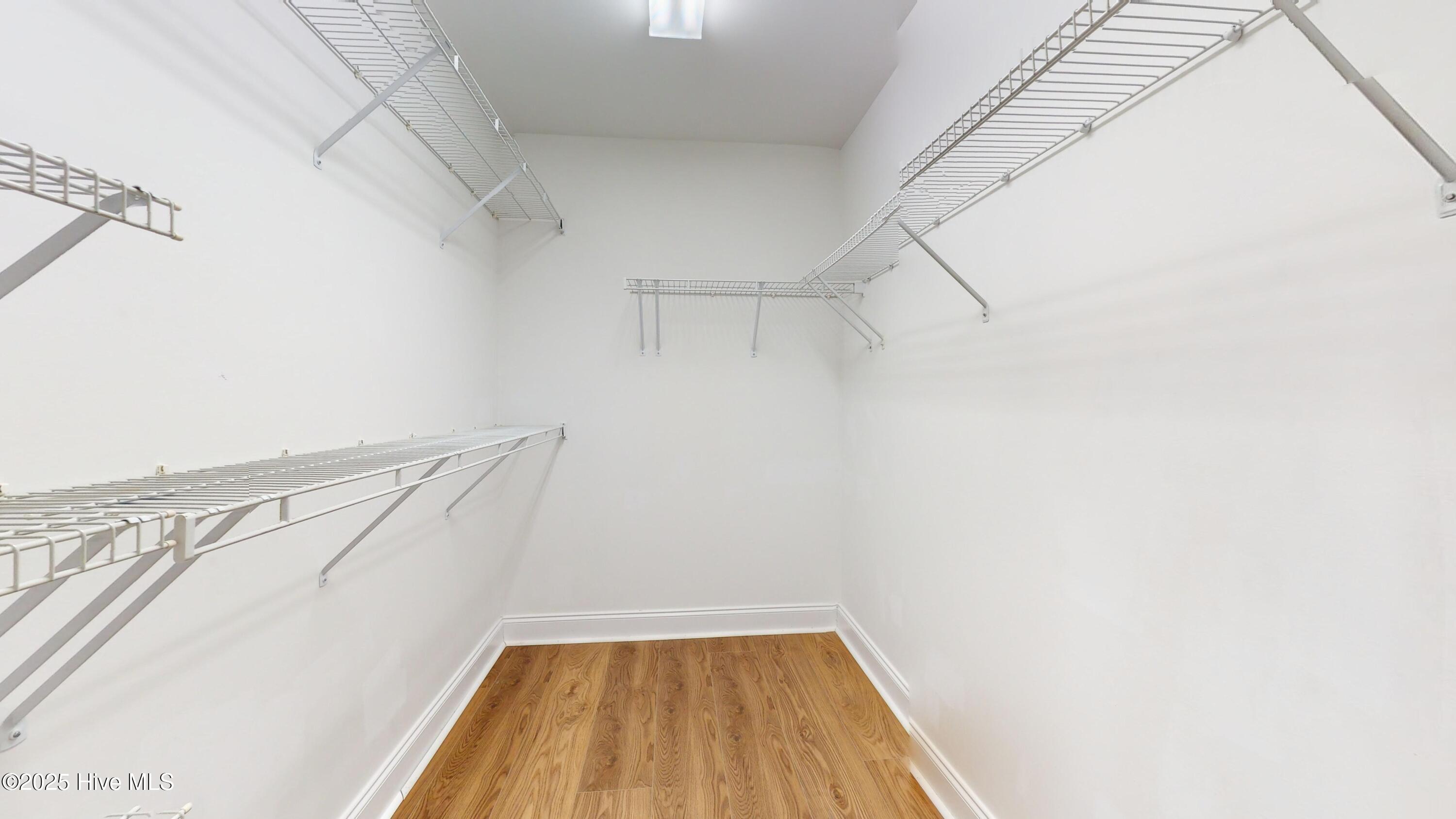 100539889 | Photo 16