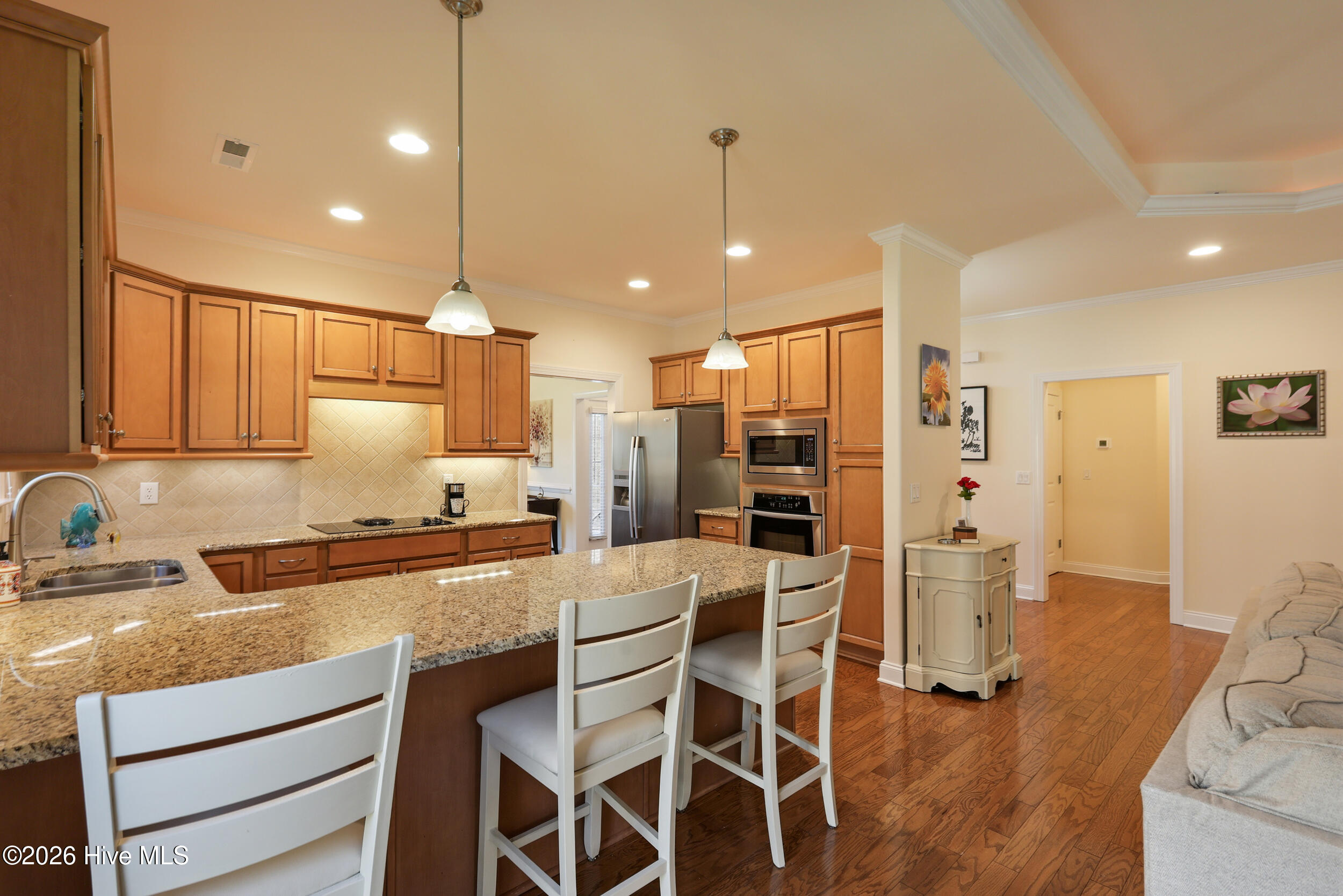 100561183 | Photo 15