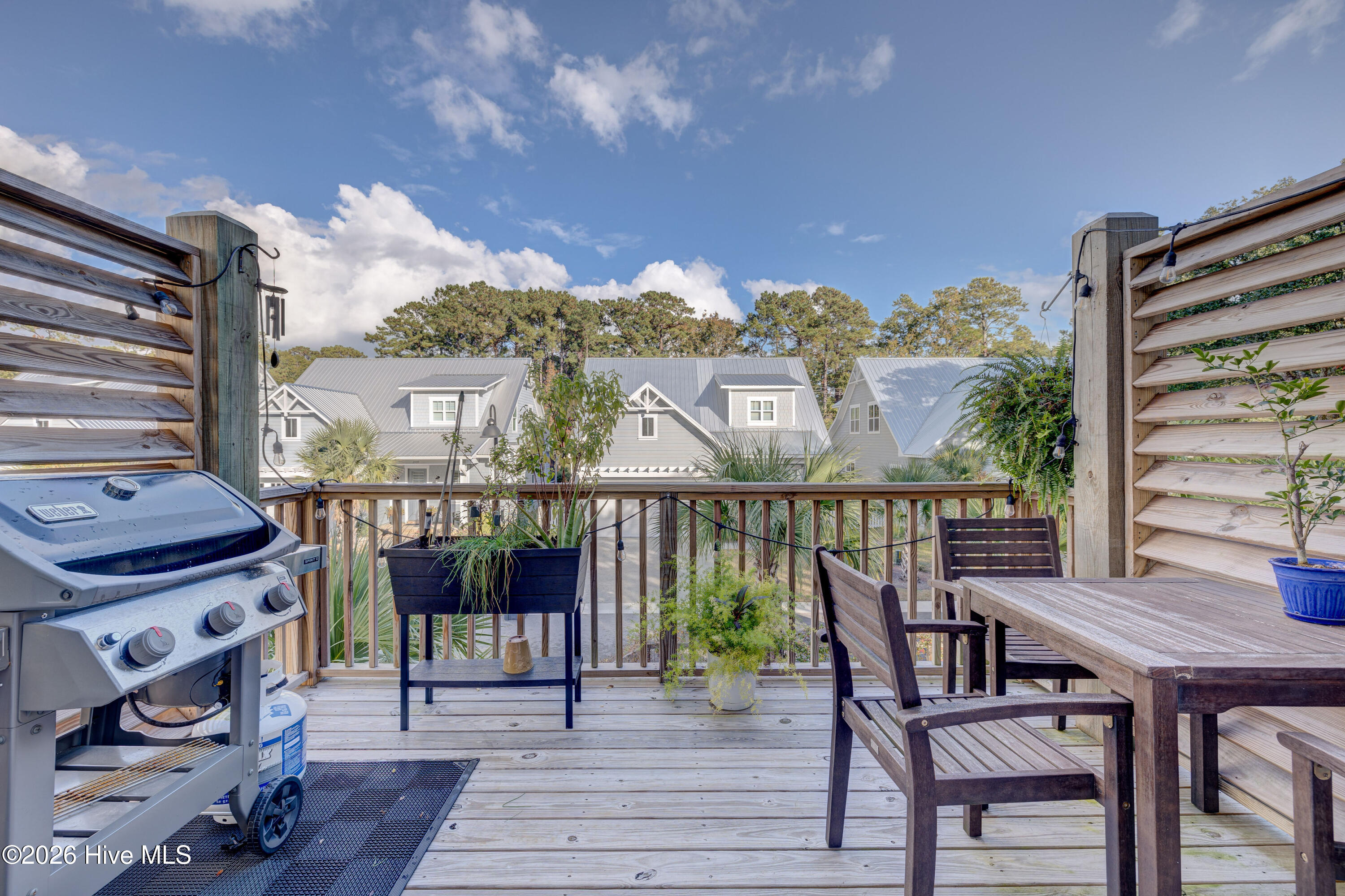 100561022 | Photo 36