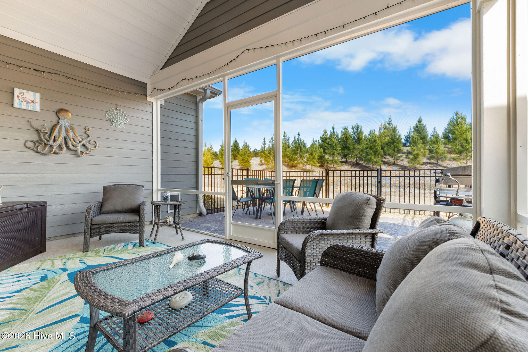 100554003 | Photo 20