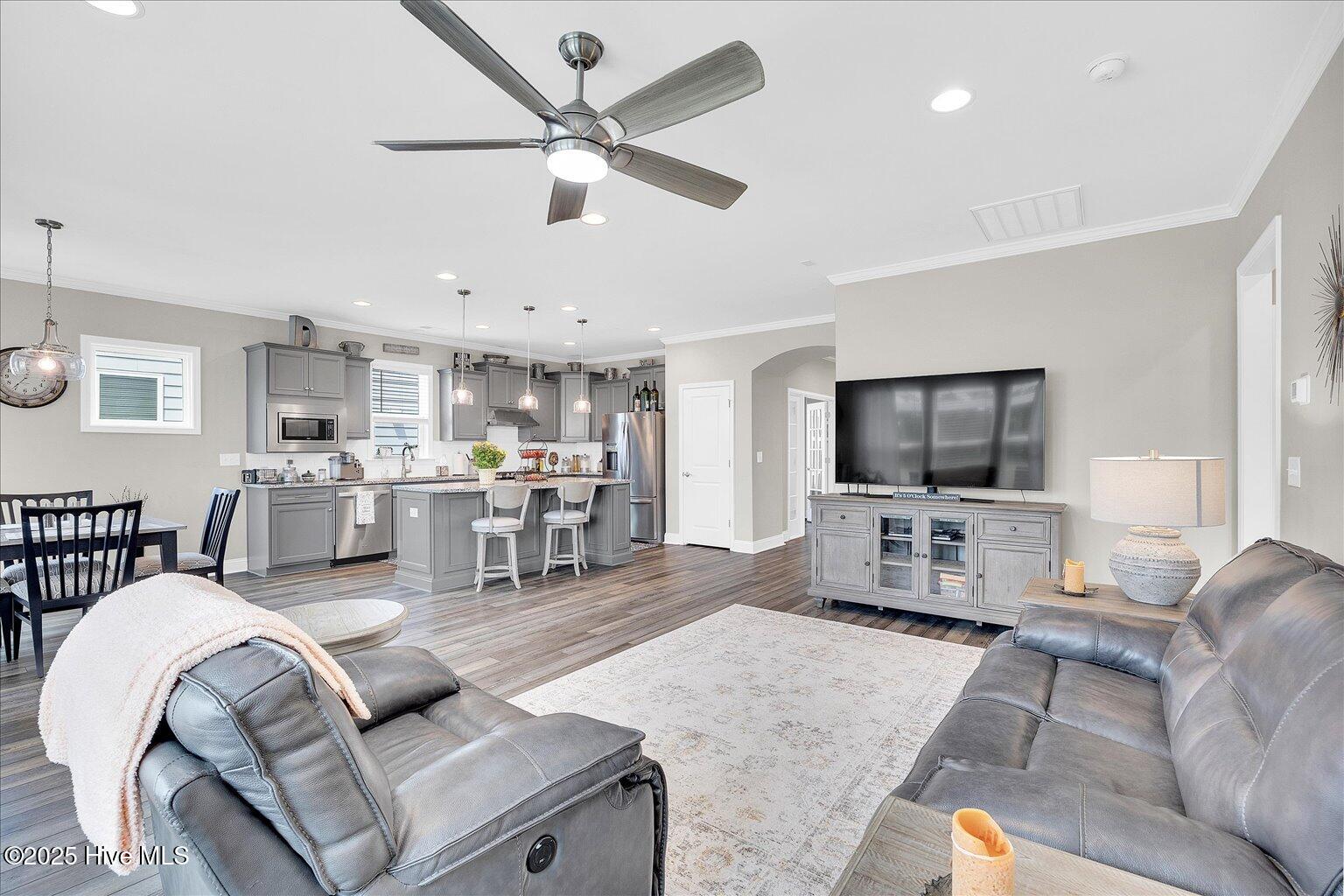 100509338 | Photo 18