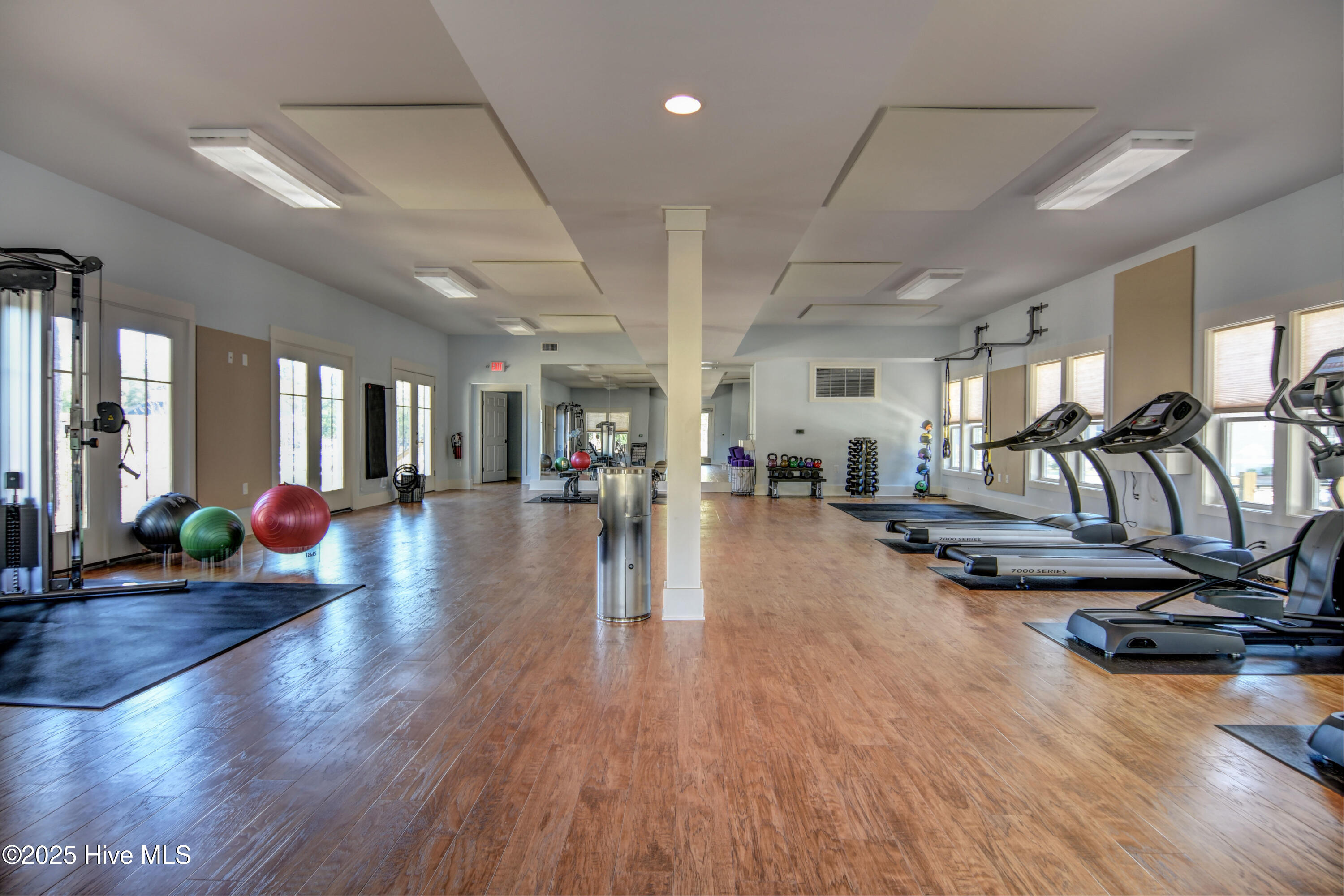 100534393 | Photo 83