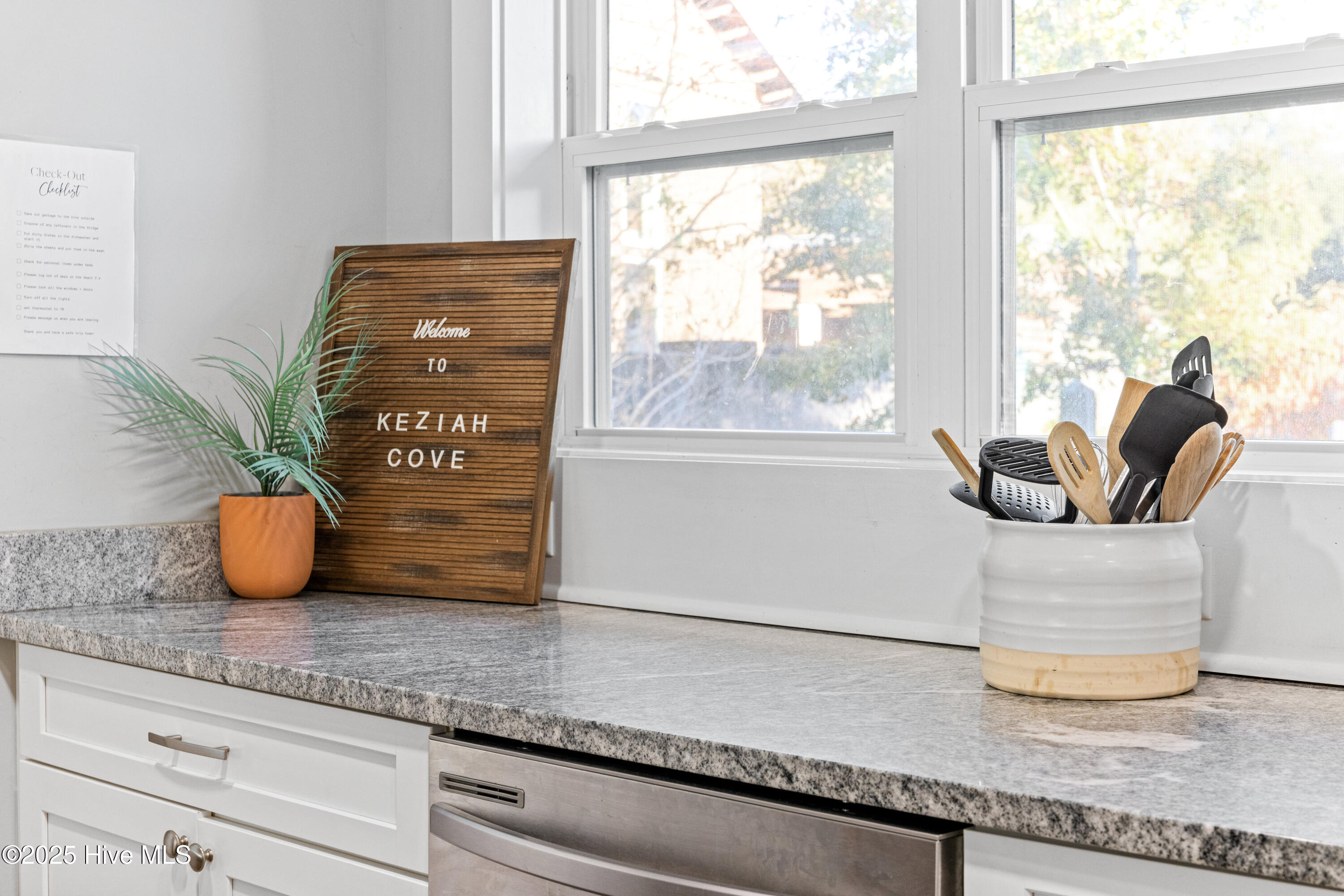 100542913 | Photo 13