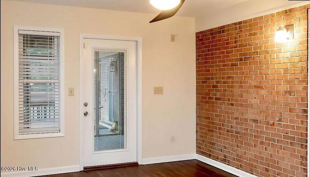 100561136 | Photo 35